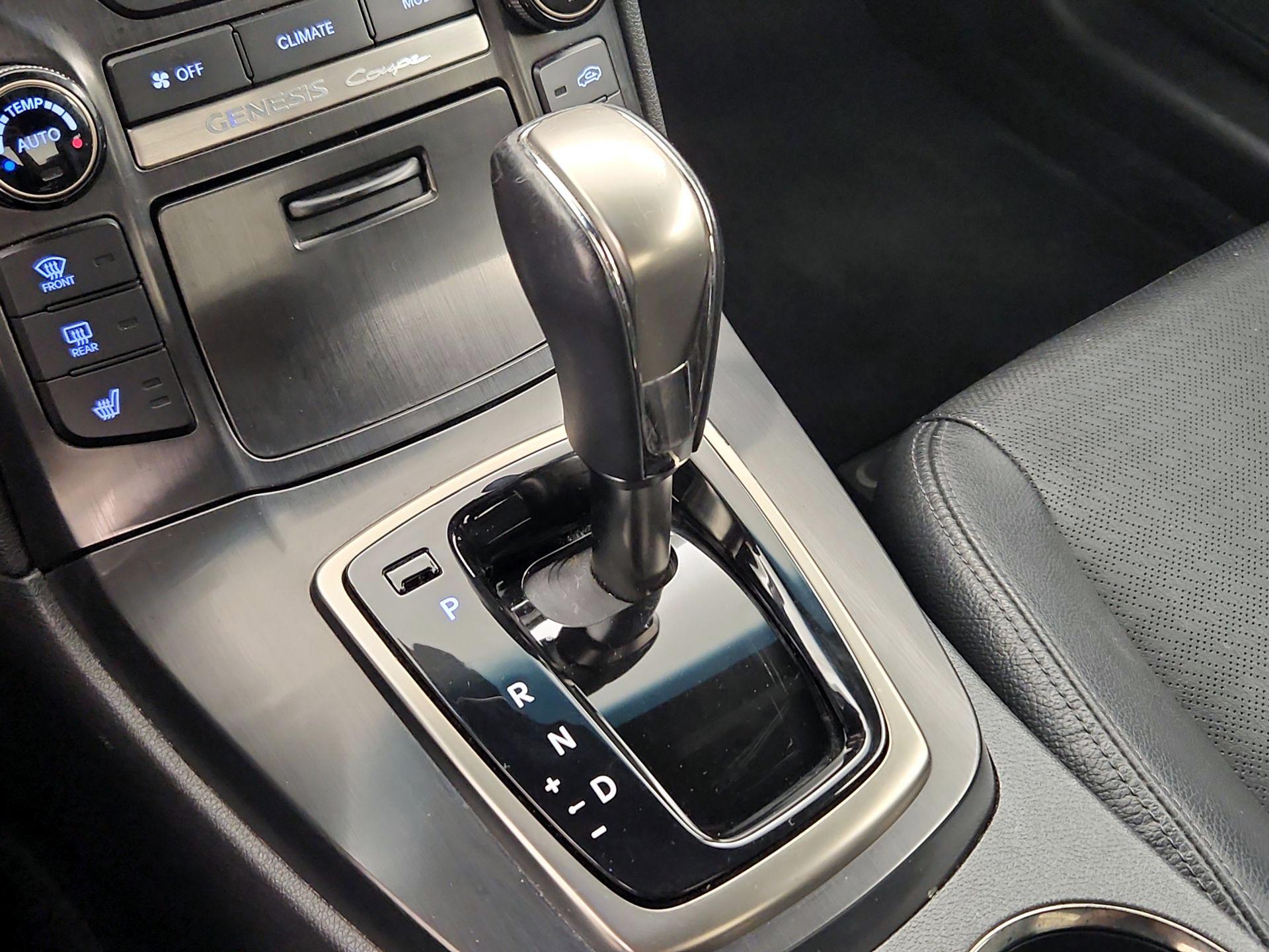 Thumbnail: 2015 Hyundai Genesis - 17