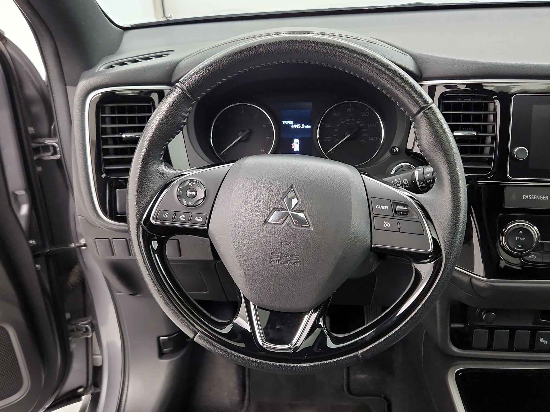 Thumbnail: 2018 Mitsubishi Outlander - 10