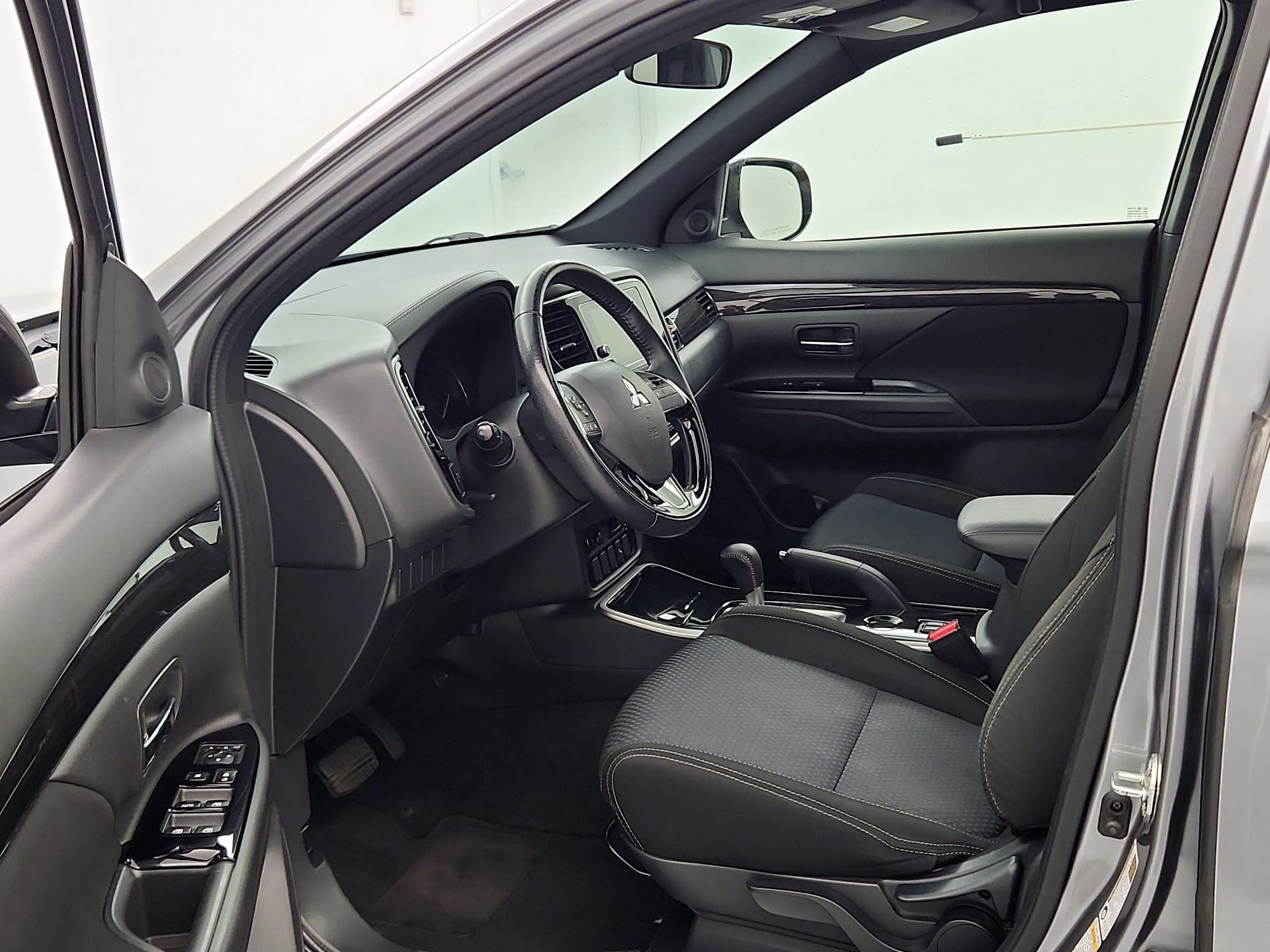 Thumbnail: 2018 Mitsubishi Outlander - 11