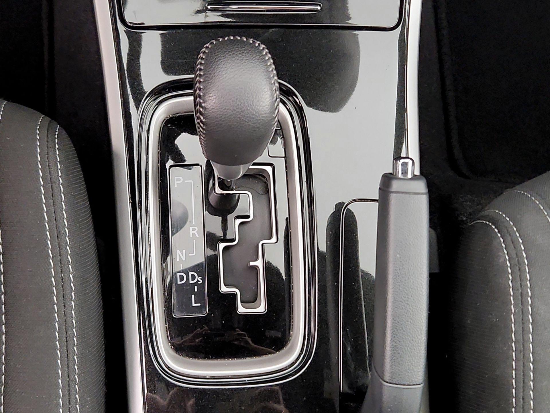 Thumbnail: 2018 Mitsubishi Outlander - 17