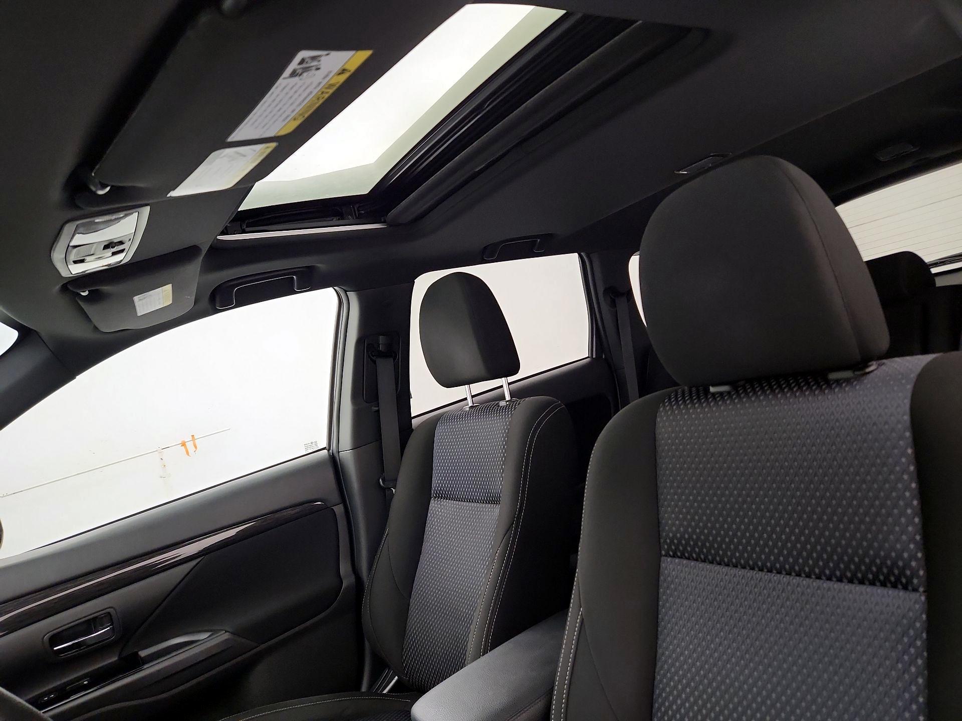 Thumbnail: 2018 Mitsubishi Outlander - 19