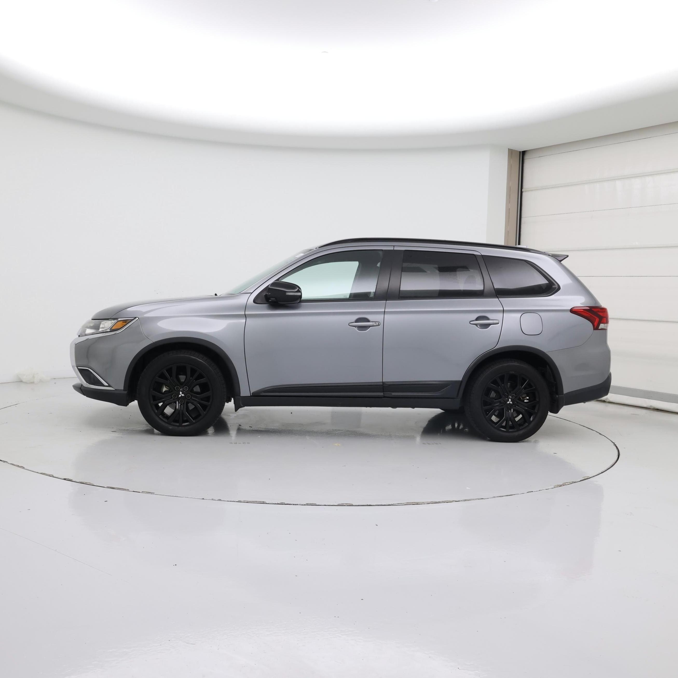 Thumbnail: 2018 Mitsubishi Outlander - 3