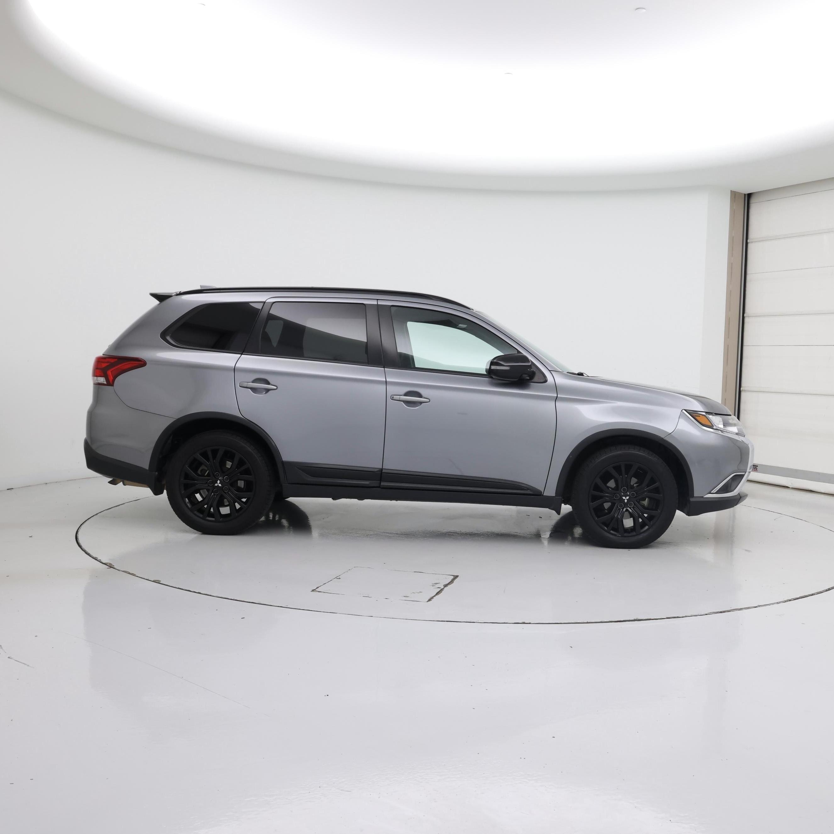 Thumbnail: 2018 Mitsubishi Outlander - 7