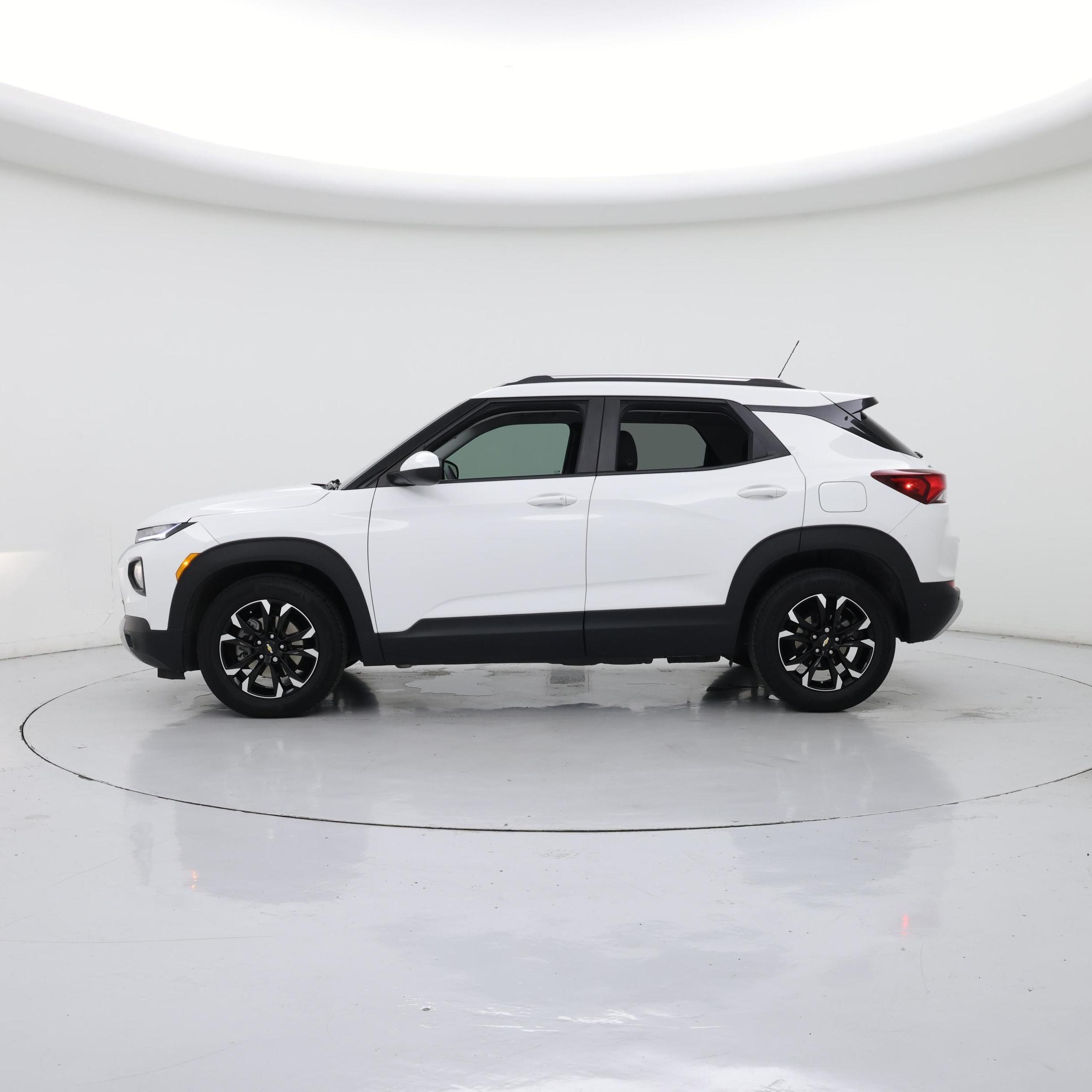 Thumbnail: 2022 Chevrolet TrailBlazer - 3