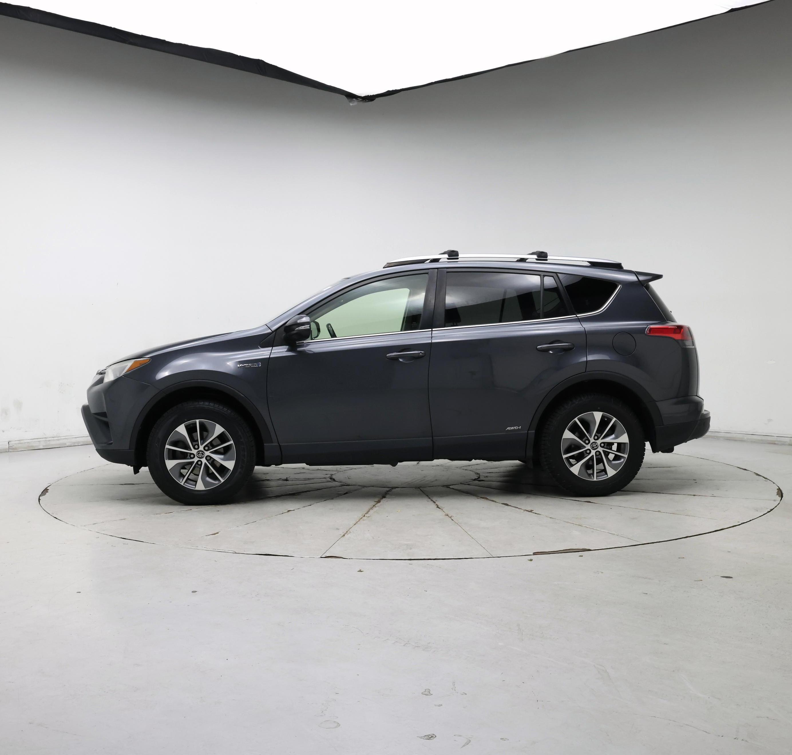Thumbnail: 2017 Toyota RAV4 - 3
