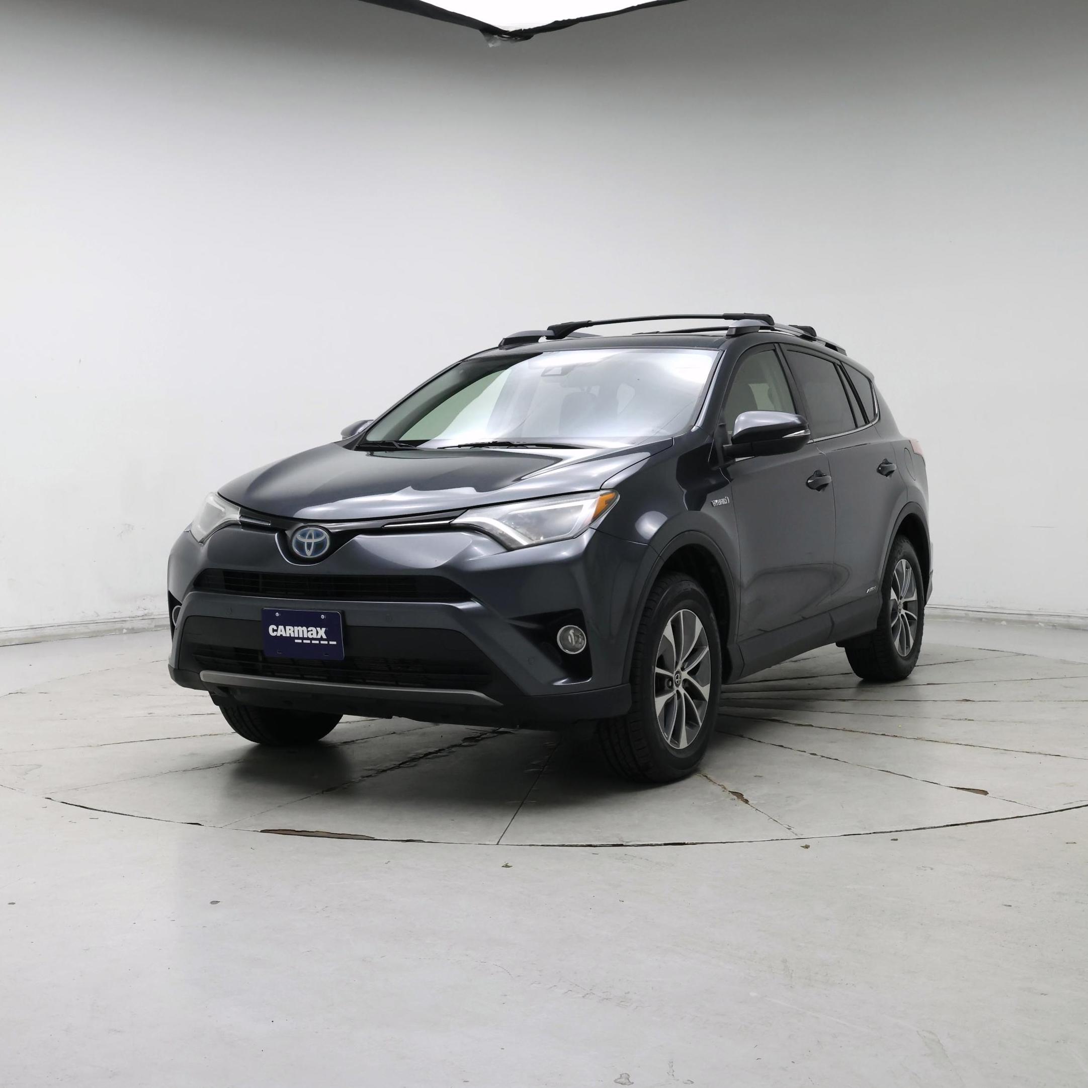 Thumbnail: 2017 Toyota RAV4 - 4