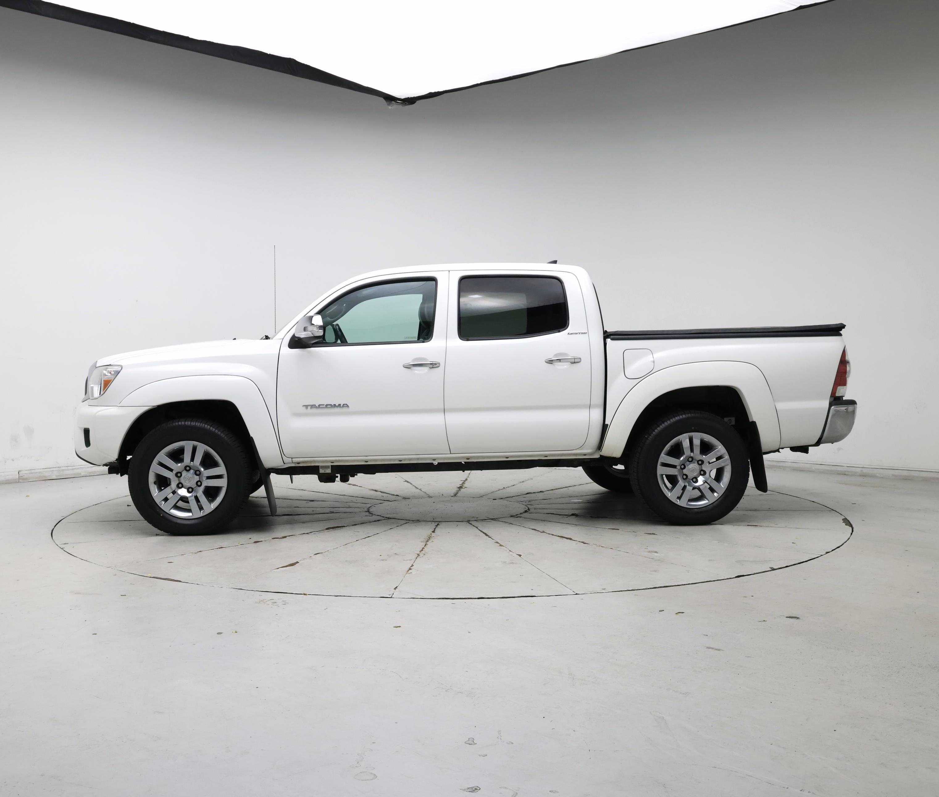 Thumbnail: 2015 Toyota Tacoma - 3