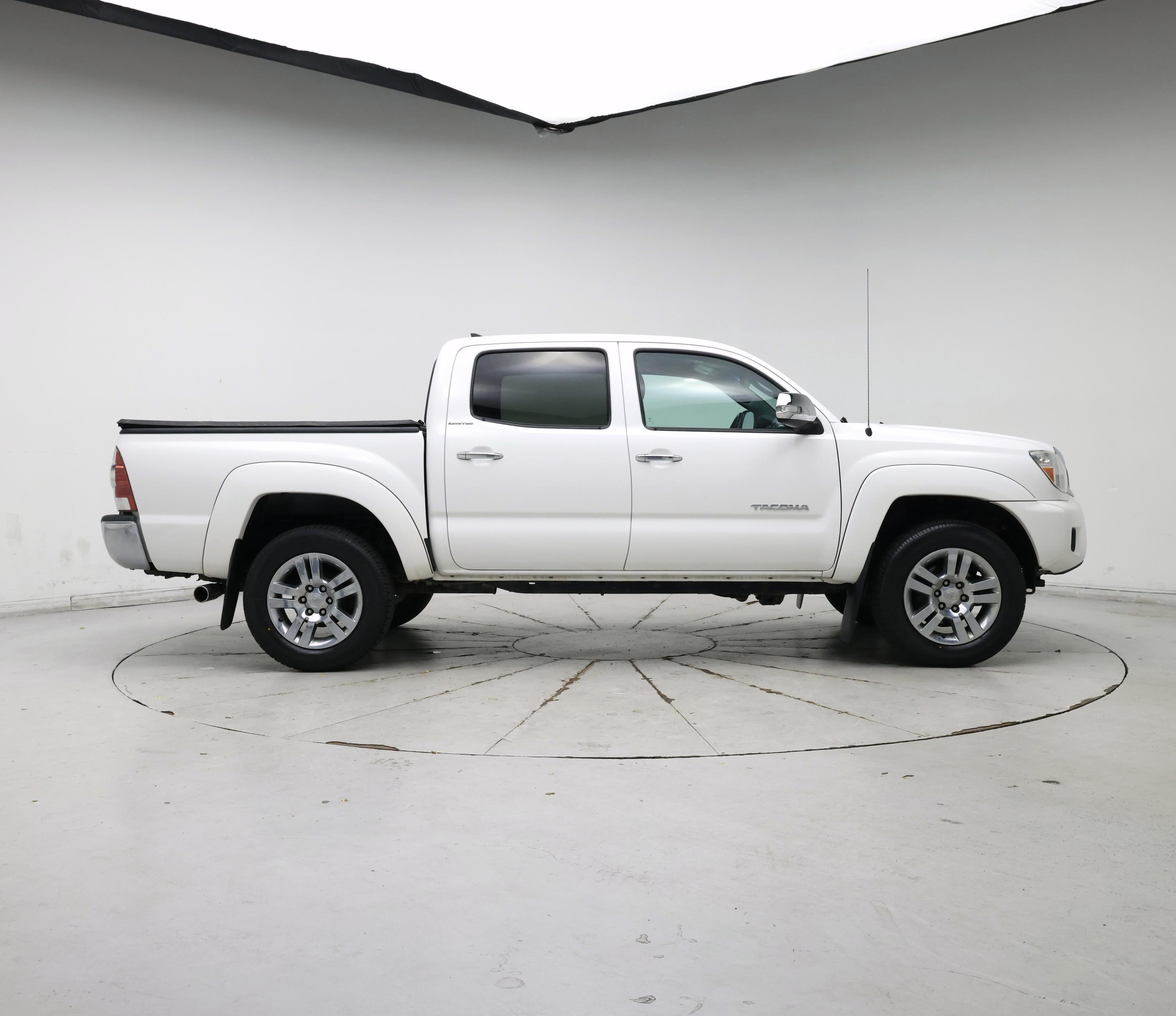 Thumbnail: 2015 Toyota Tacoma - 7