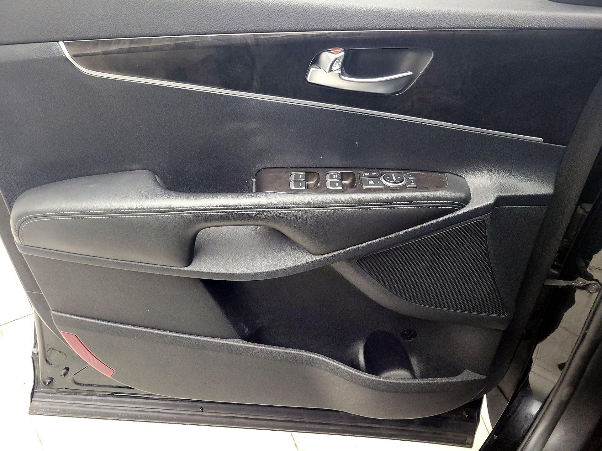 Thumbnail: 2016 Kia Sorento - 12