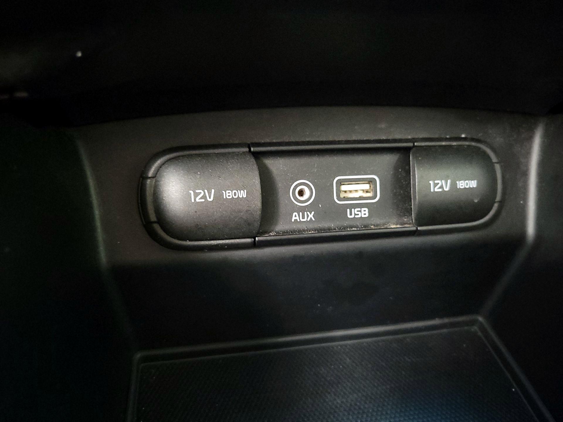 Thumbnail: 2016 Kia Sorento - 18