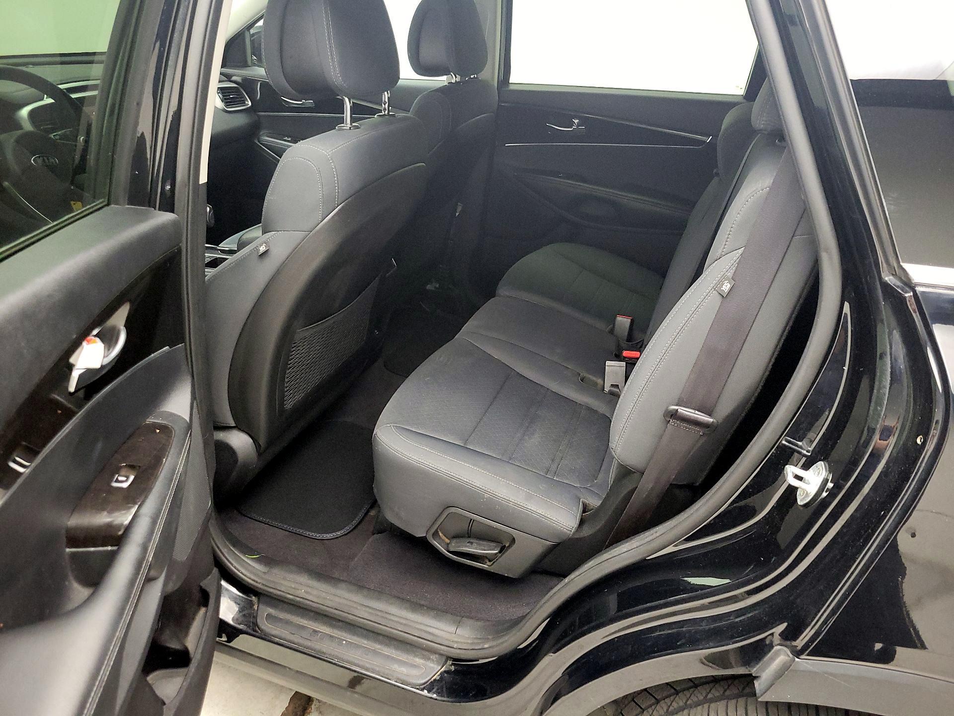 Thumbnail: 2016 Kia Sorento - 19