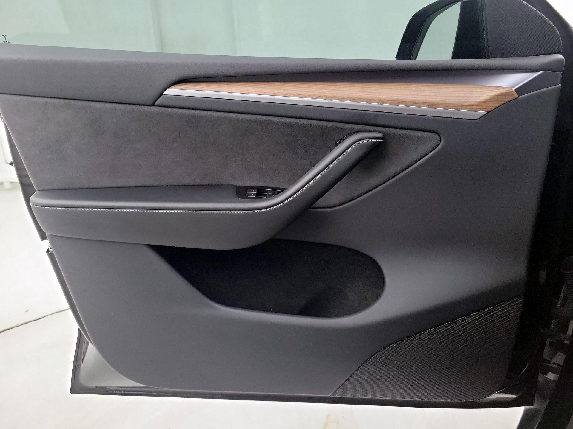 Thumbnail: 2023 Tesla Model Y - 12