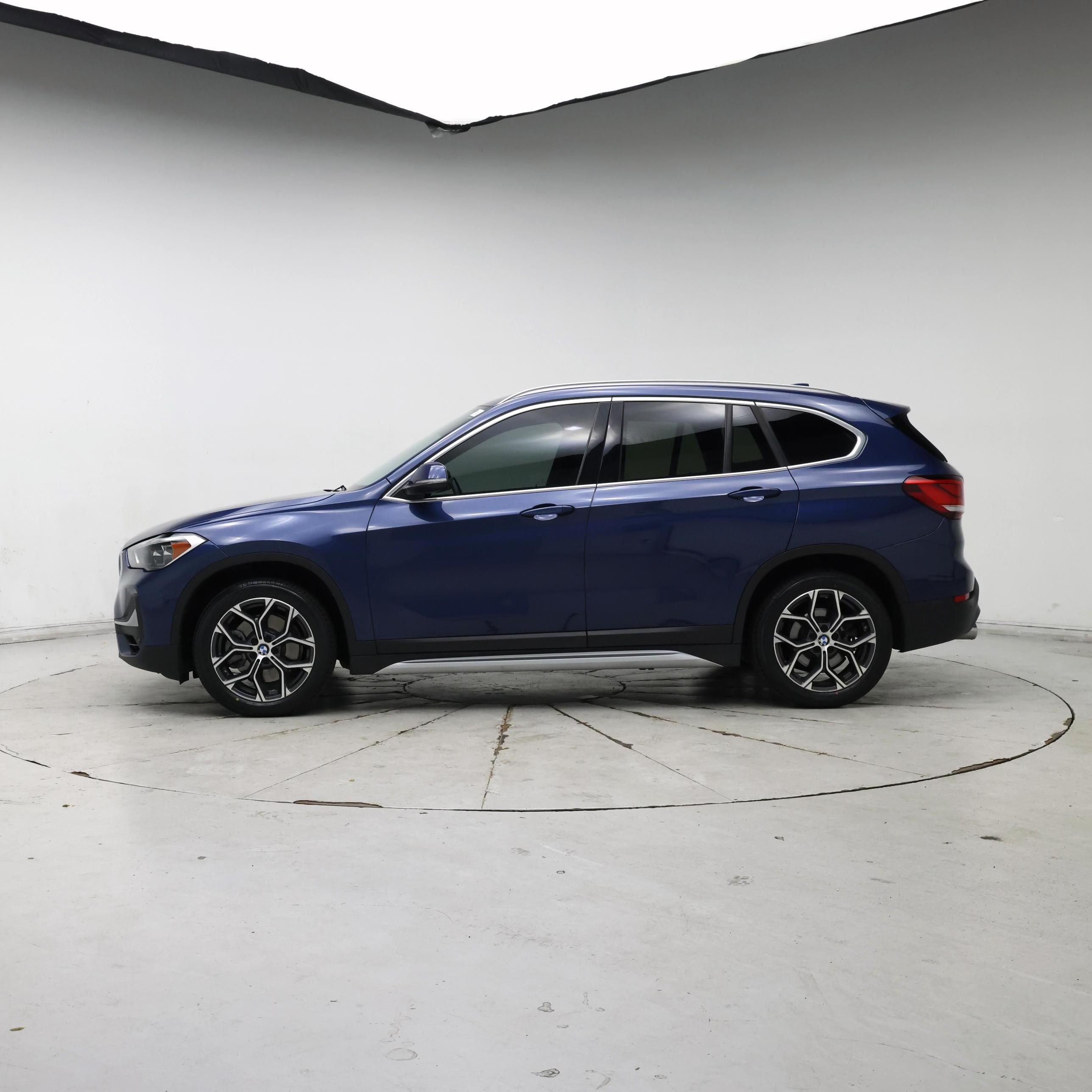 Thumbnail: 2021 BMW X1 - 3