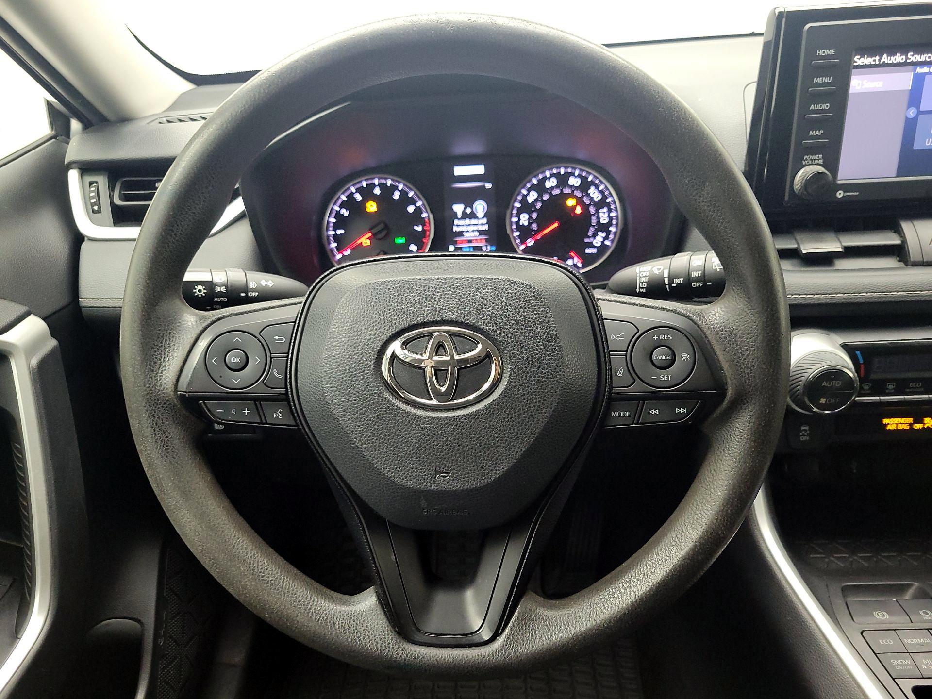 Thumbnail: 2020 Toyota RAV4 - 10