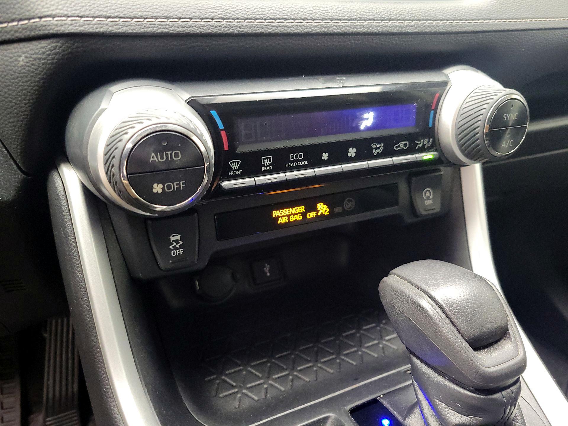 Thumbnail: 2020 Toyota RAV4 - 16