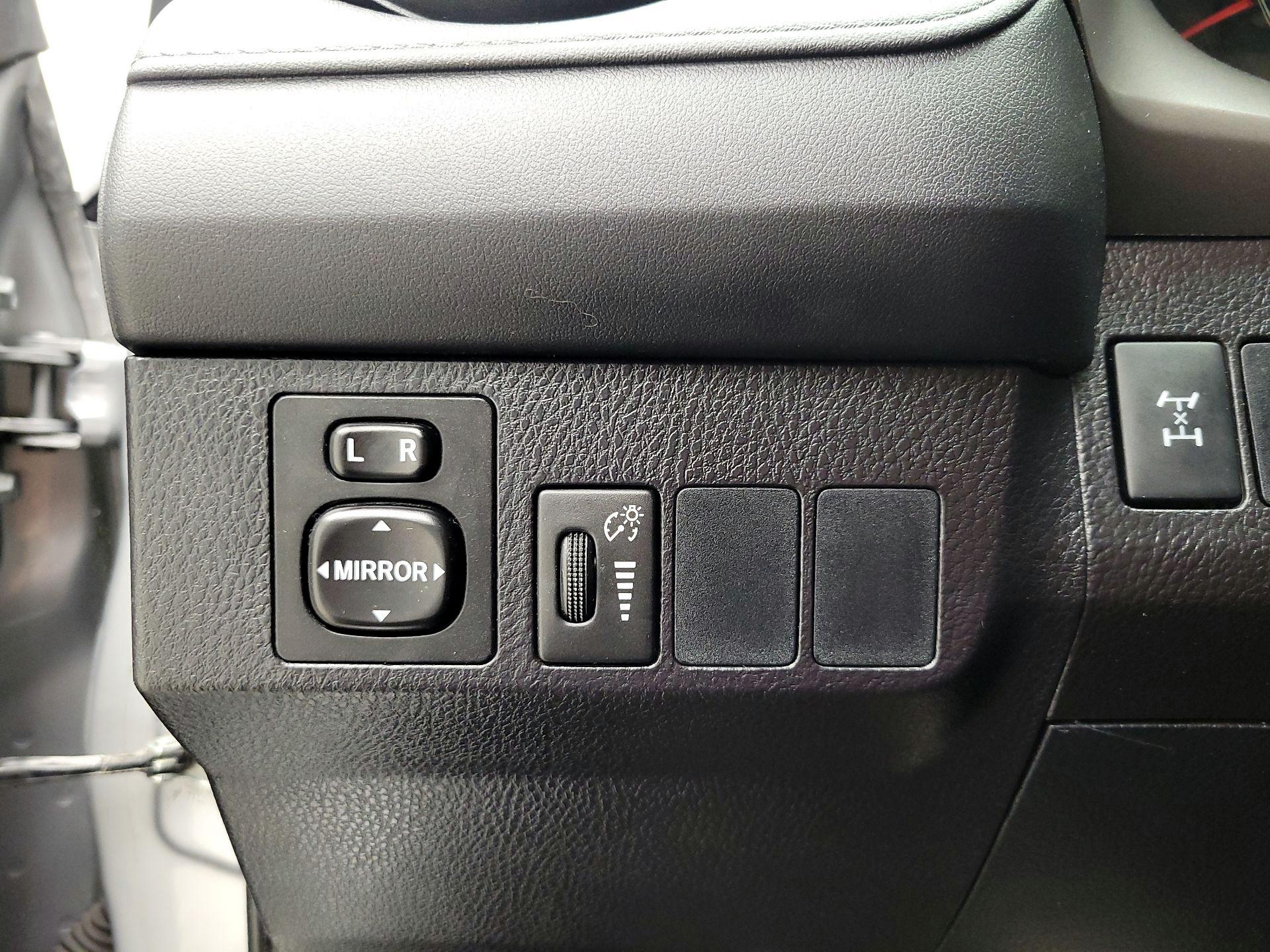 Thumbnail: 2016 Toyota RAV4 - 13