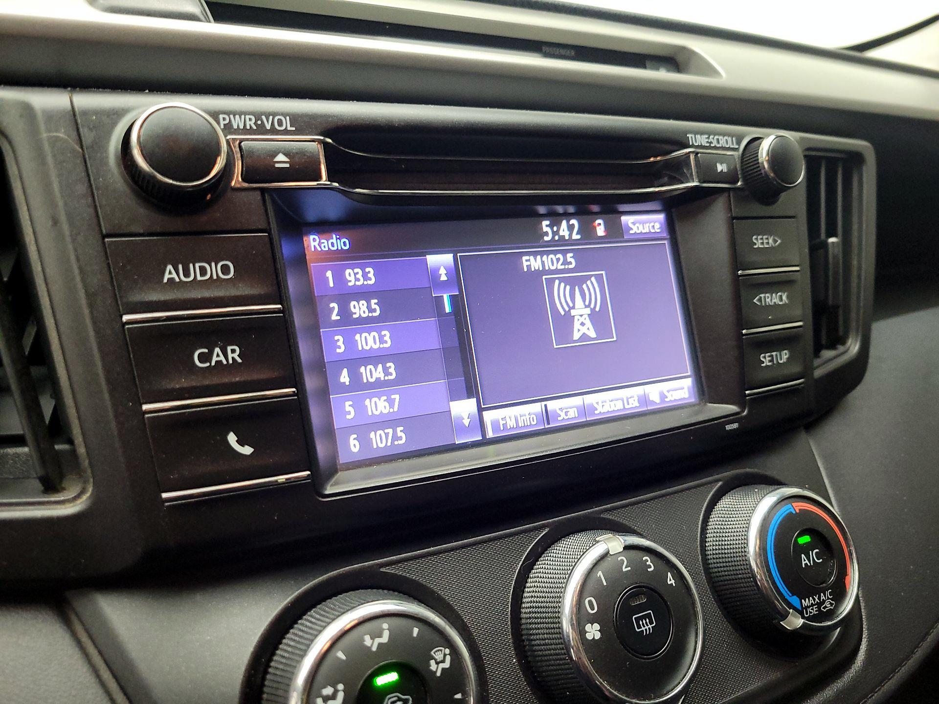 Thumbnail: 2016 Toyota RAV4 - 15
