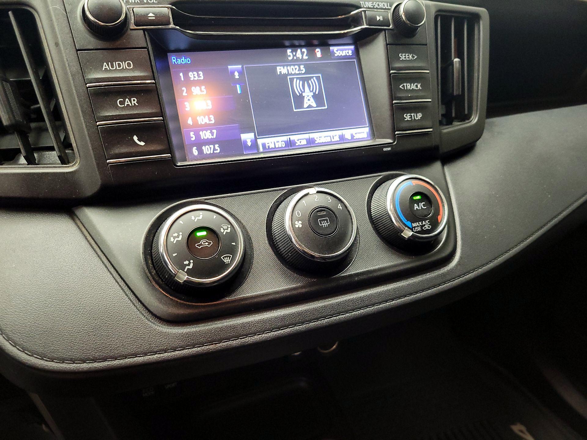 Thumbnail: 2016 Toyota RAV4 - 16