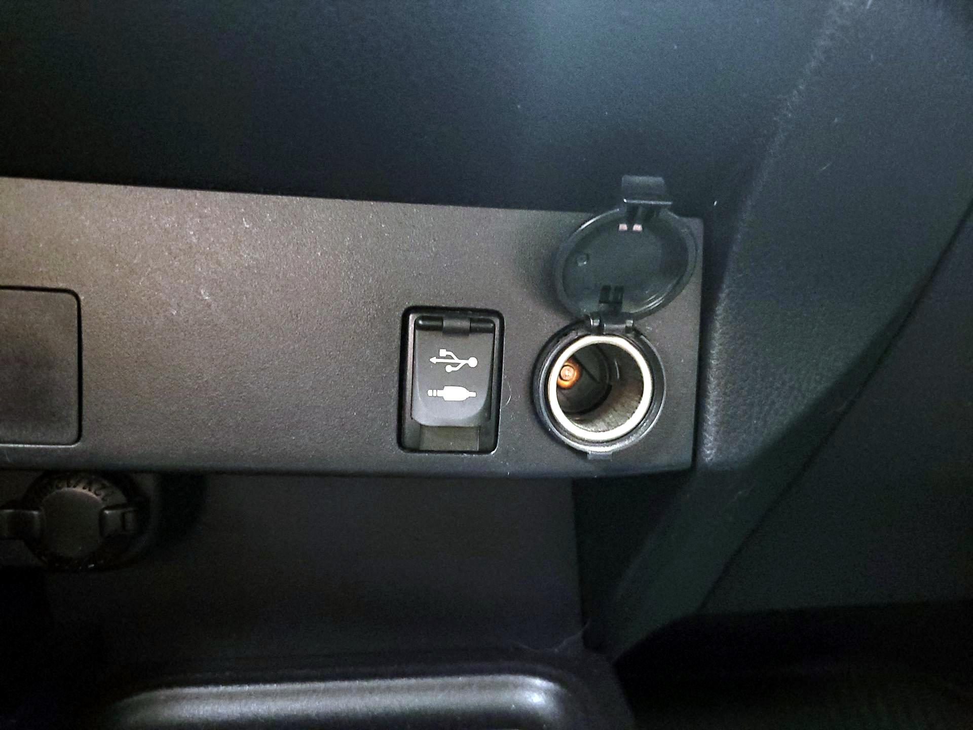 Thumbnail: 2016 Toyota RAV4 - 18