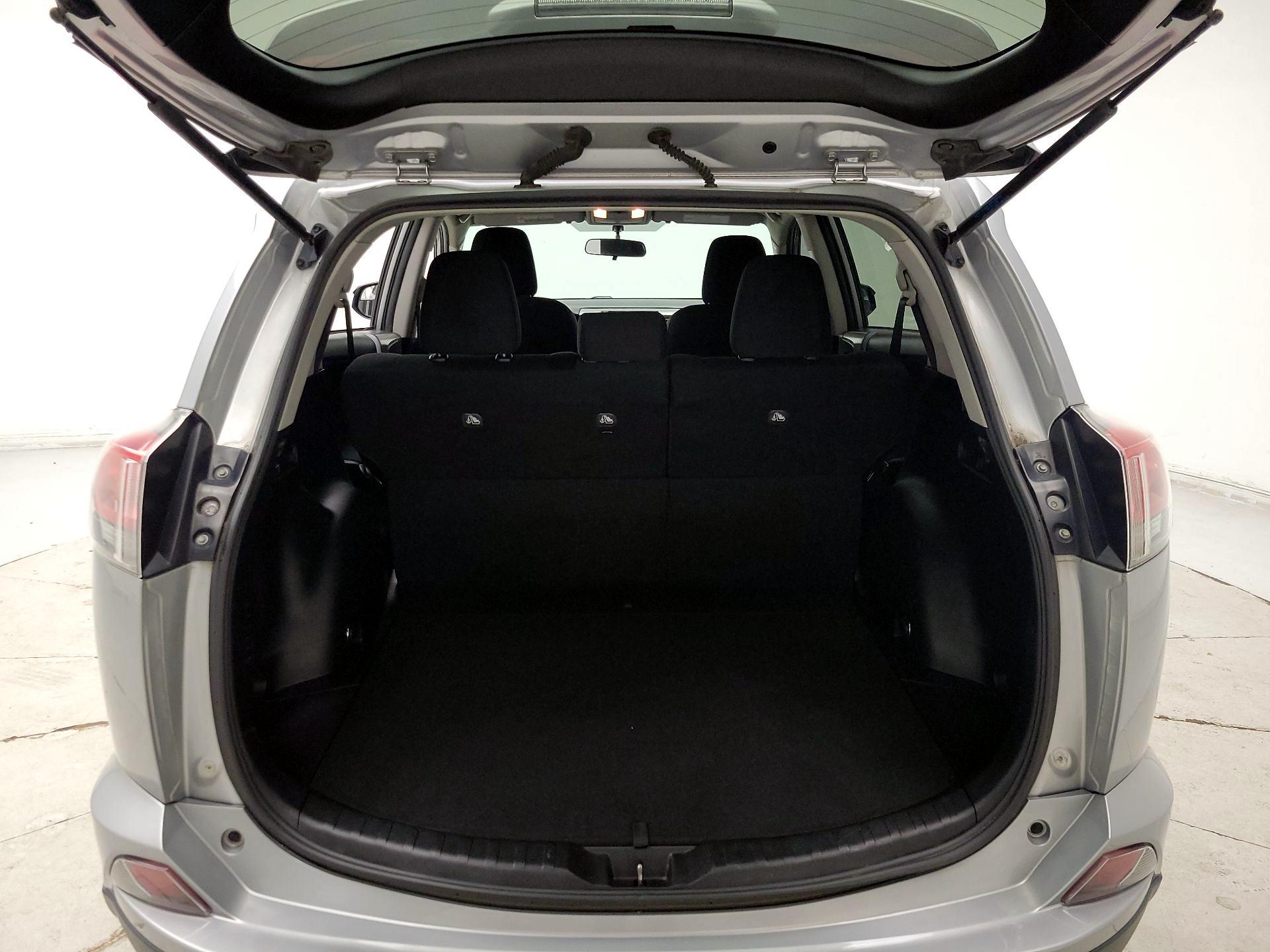 Thumbnail: 2016 Toyota RAV4 - 20