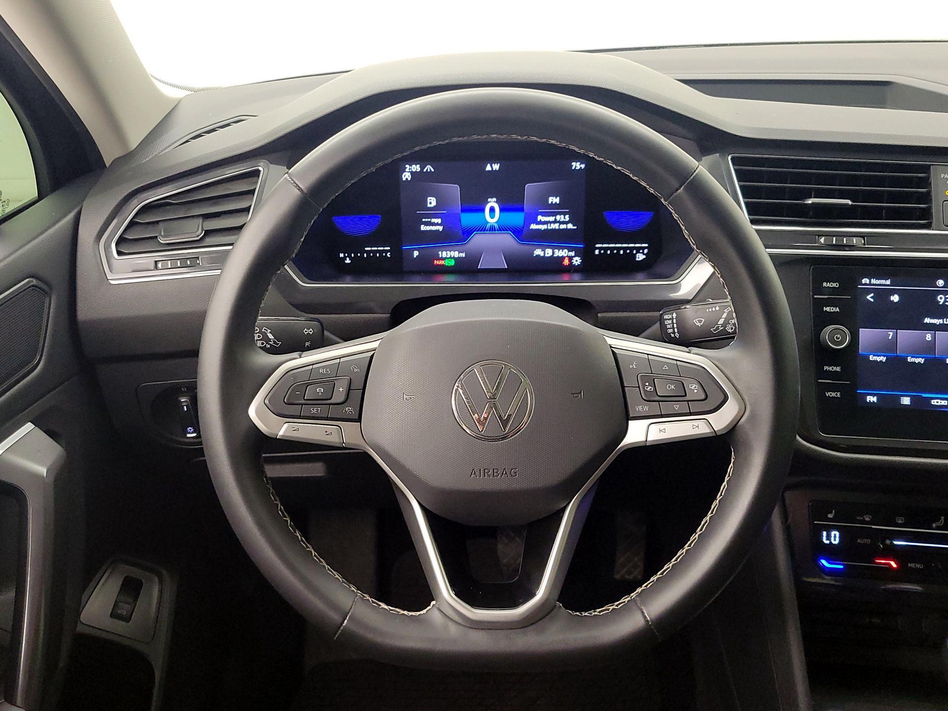 Thumbnail: 2022 Volkswagen Tiguan - 10