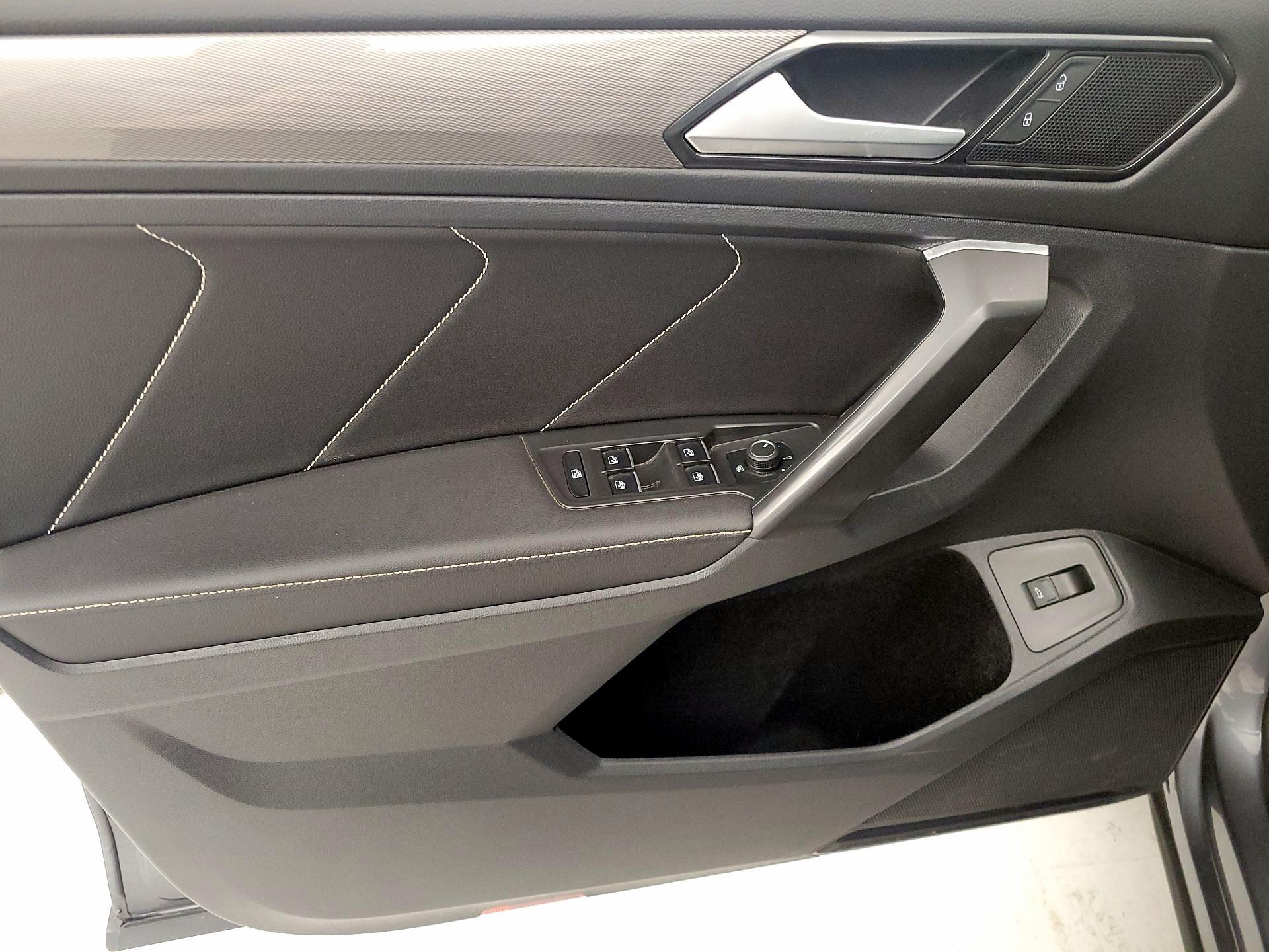 Thumbnail: 2022 Volkswagen Tiguan - 12