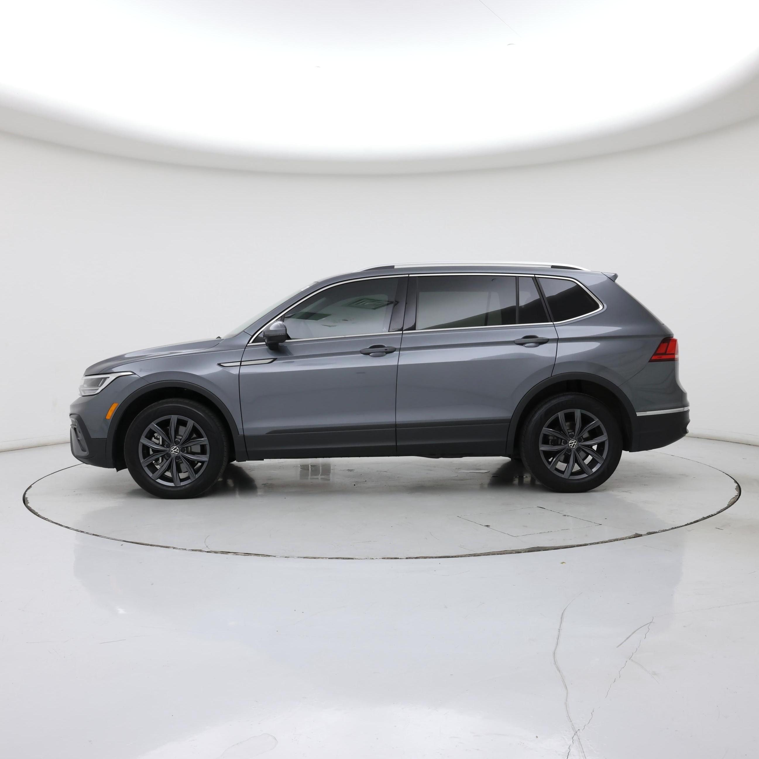Thumbnail: 2022 Volkswagen Tiguan - 3