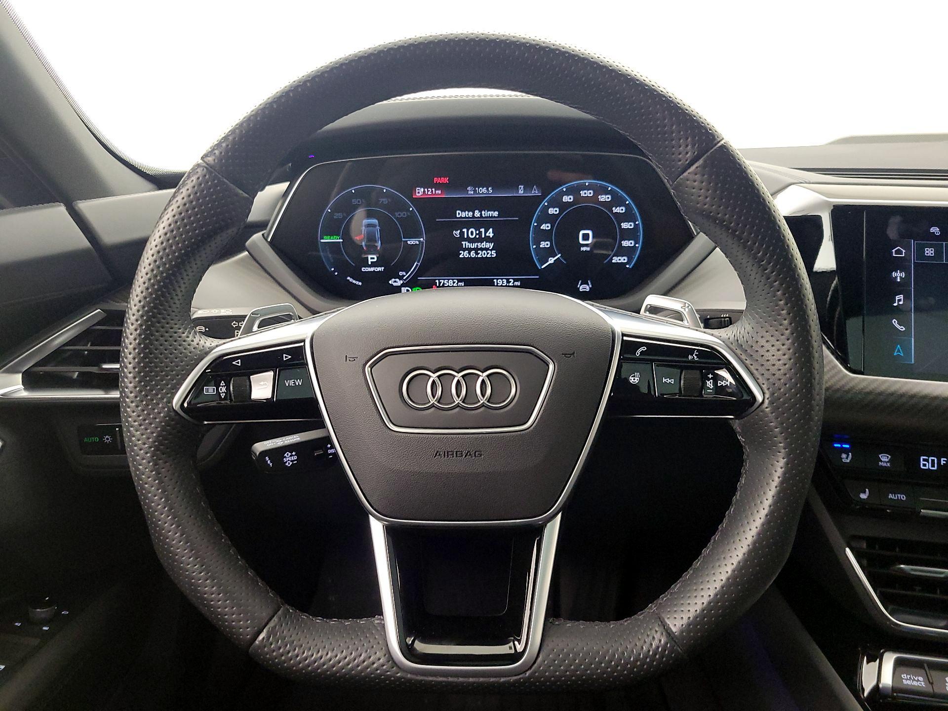 Thumbnail: 2022 Audi e-tron GT - 10