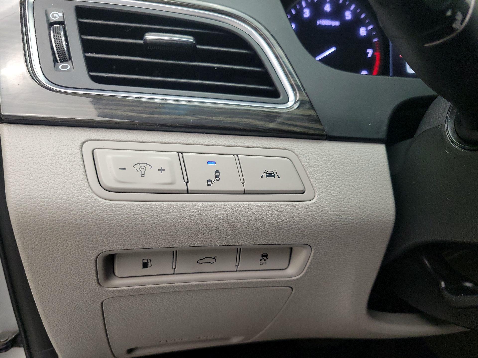 Thumbnail: 2016 Hyundai Sonata - 13