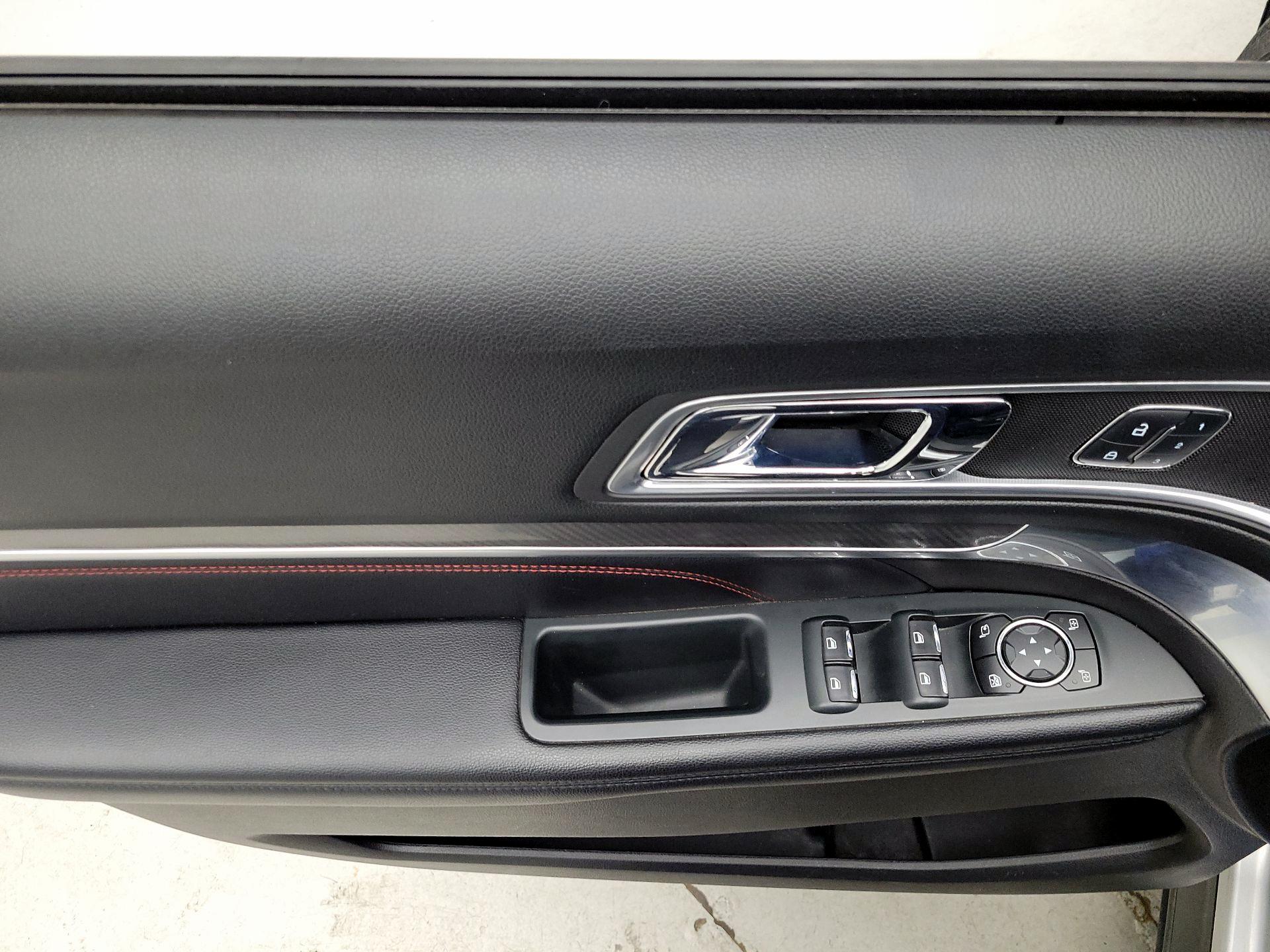 Thumbnail: 2016 Ford Explorer - 12