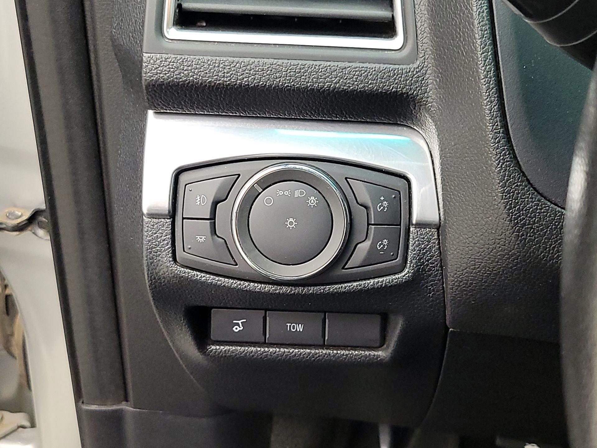 Thumbnail: 2016 Ford Explorer - 13