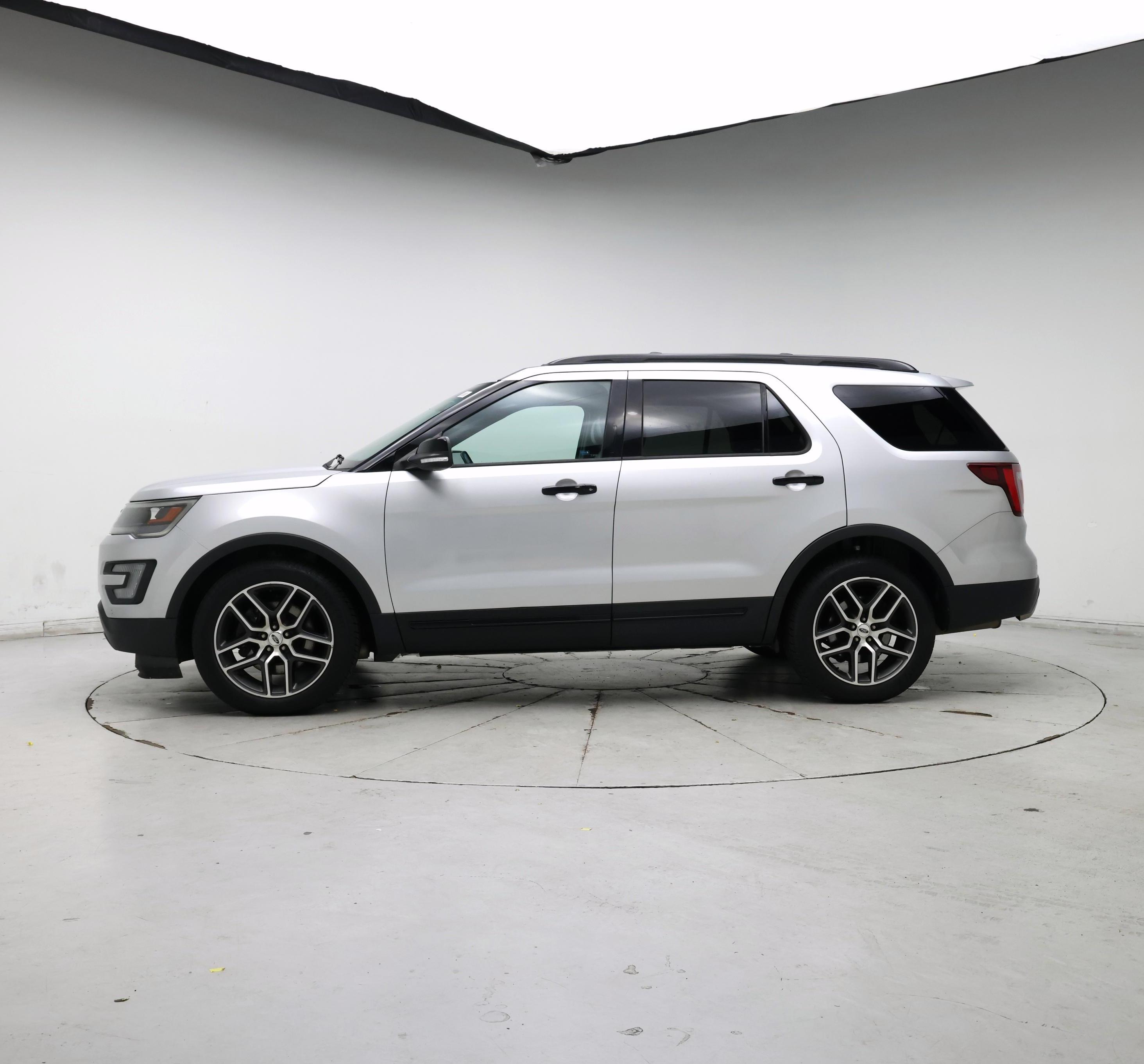 Thumbnail: 2016 Ford Explorer - 3