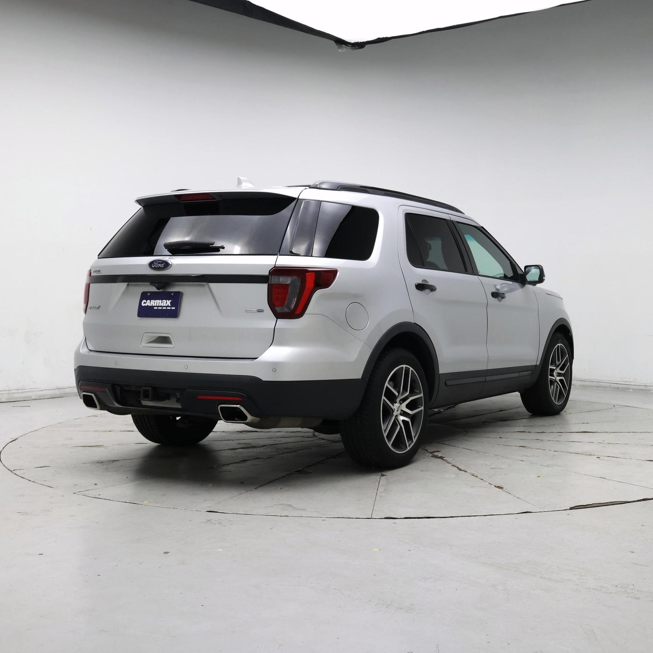 Thumbnail: 2016 Ford Explorer - 8