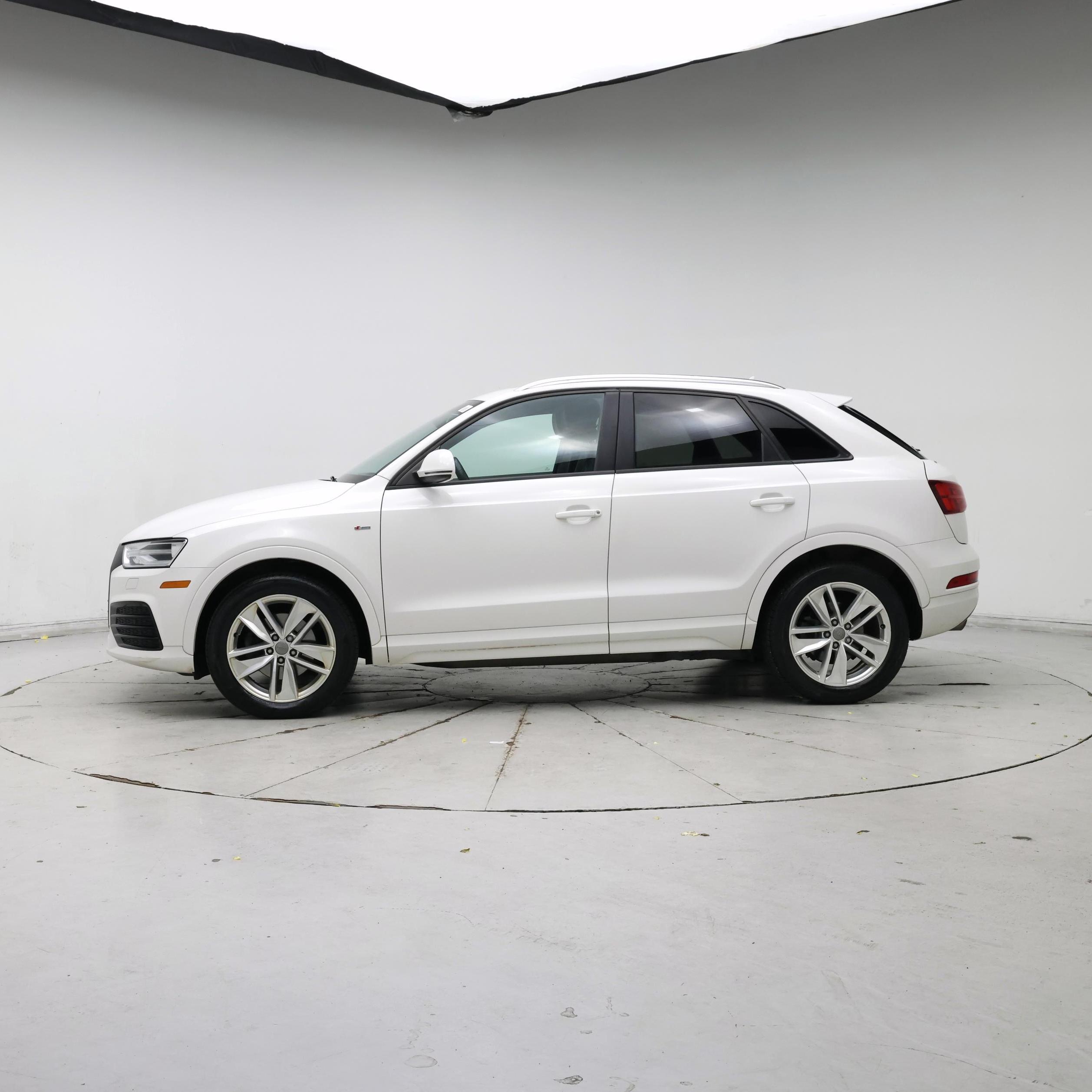 Thumbnail: 2018 Audi Q3 - 3