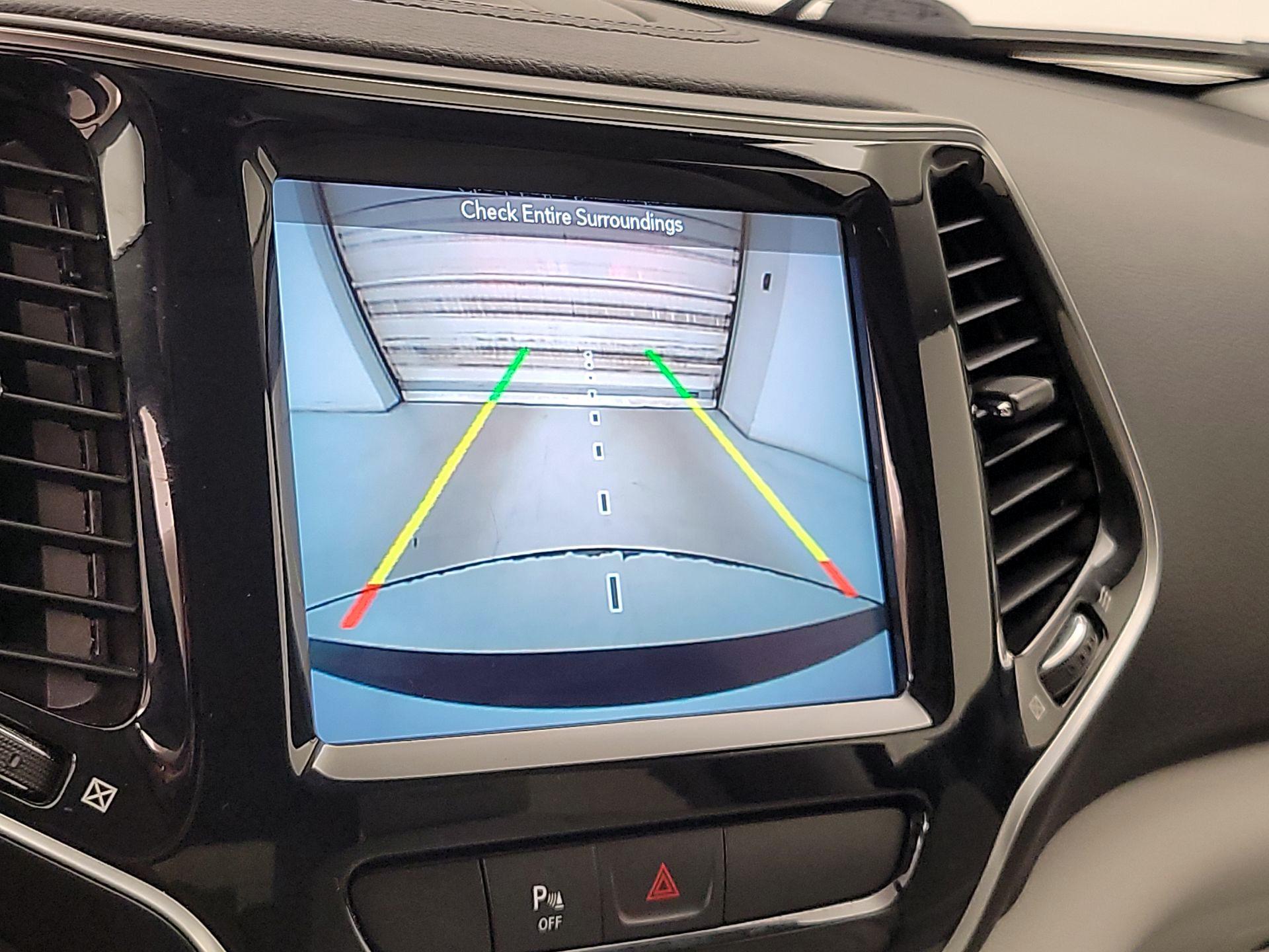 Thumbnail: 2019 Jeep Cherokee - 15