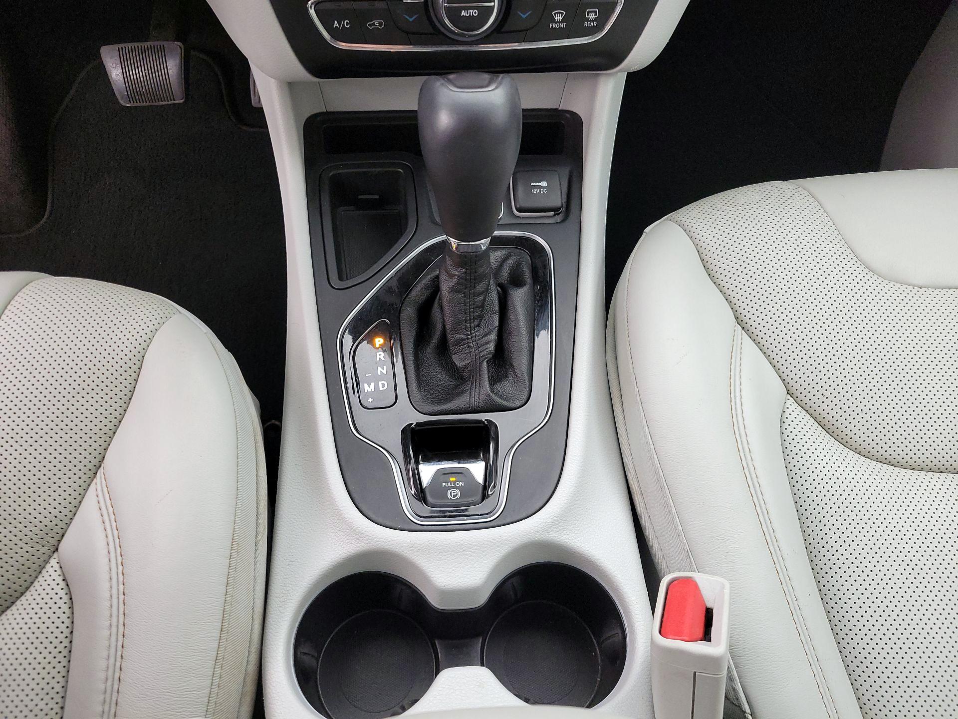 Thumbnail: 2019 Jeep Cherokee - 18