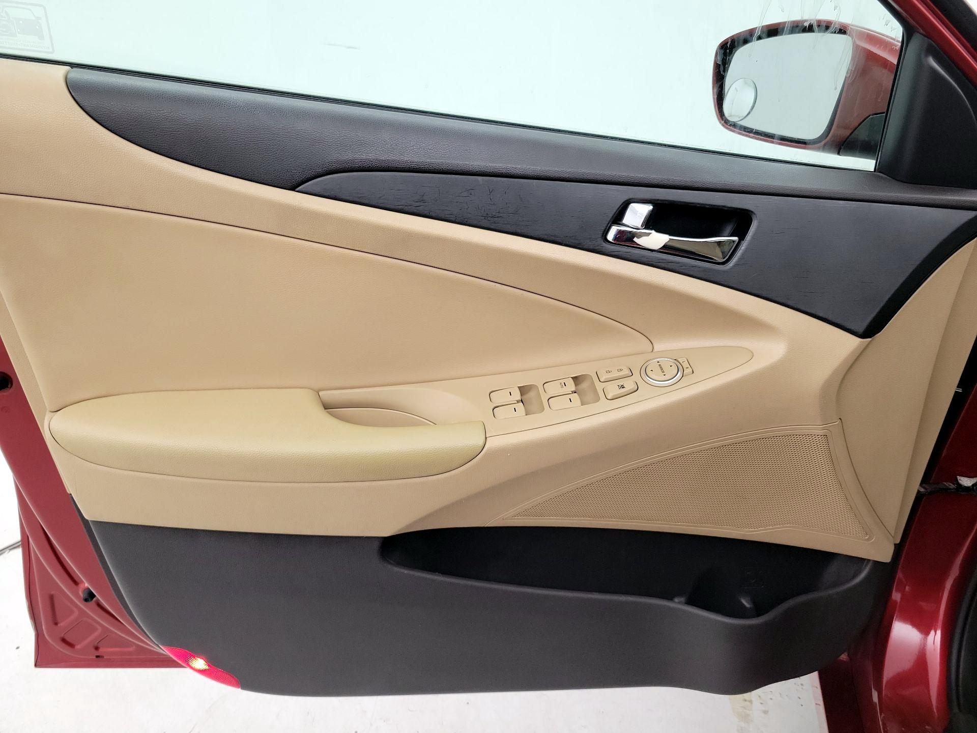 Thumbnail: 2013 Hyundai Sonata - 12