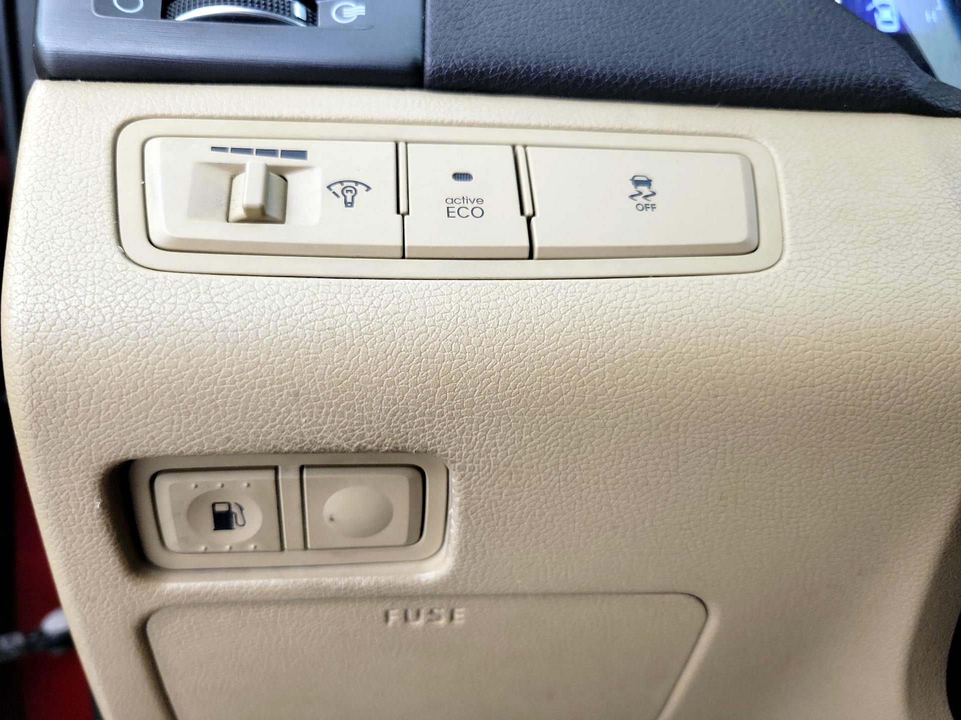 Thumbnail: 2013 Hyundai Sonata - 13