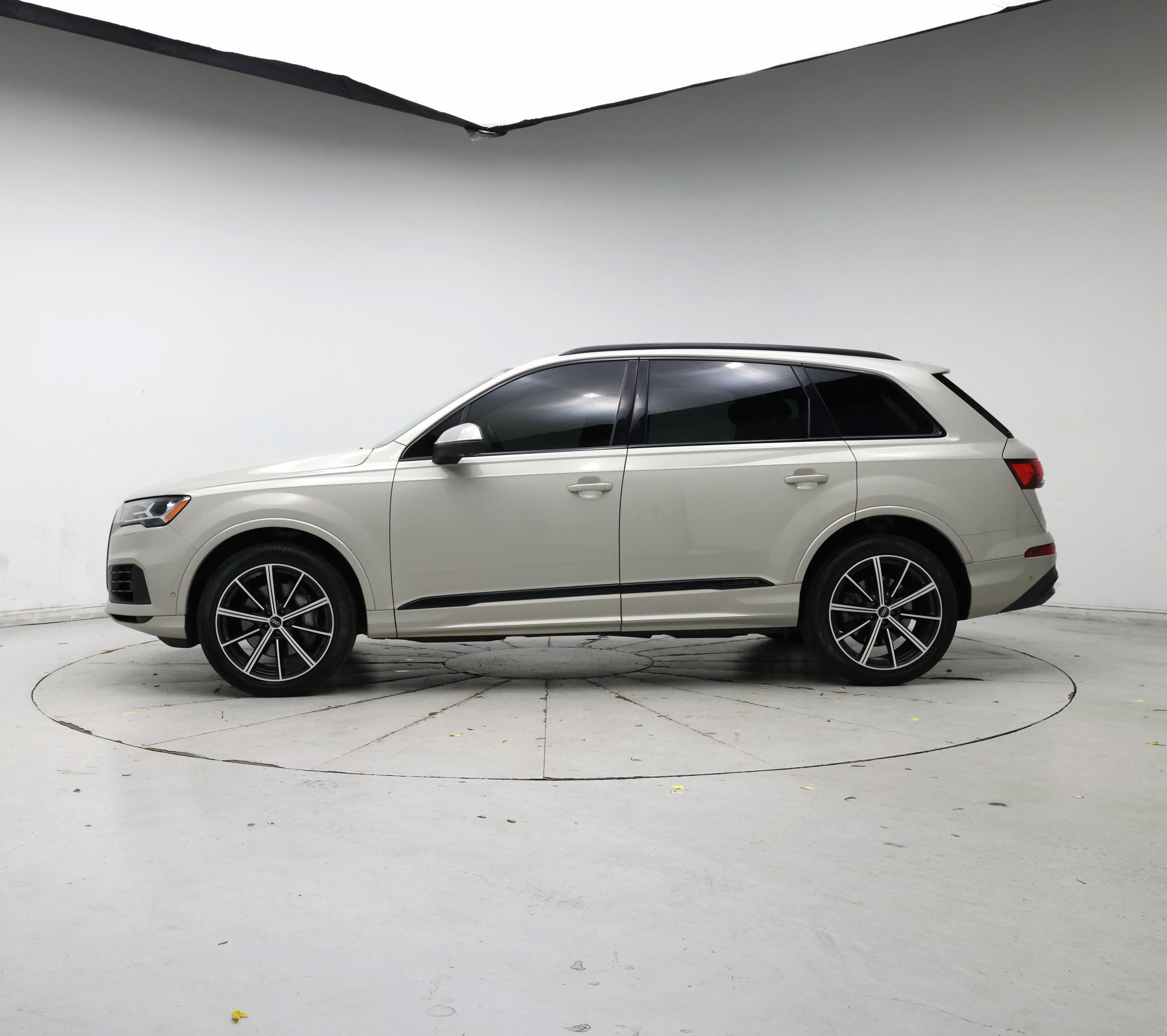 Thumbnail: 2021 Audi Q7 - 3