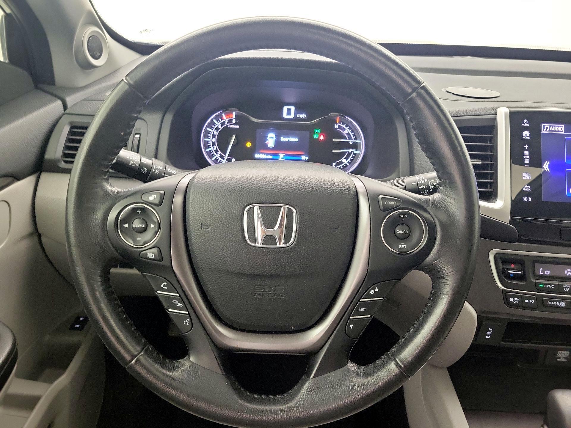 Thumbnail: 2017 Honda Pilot - 10