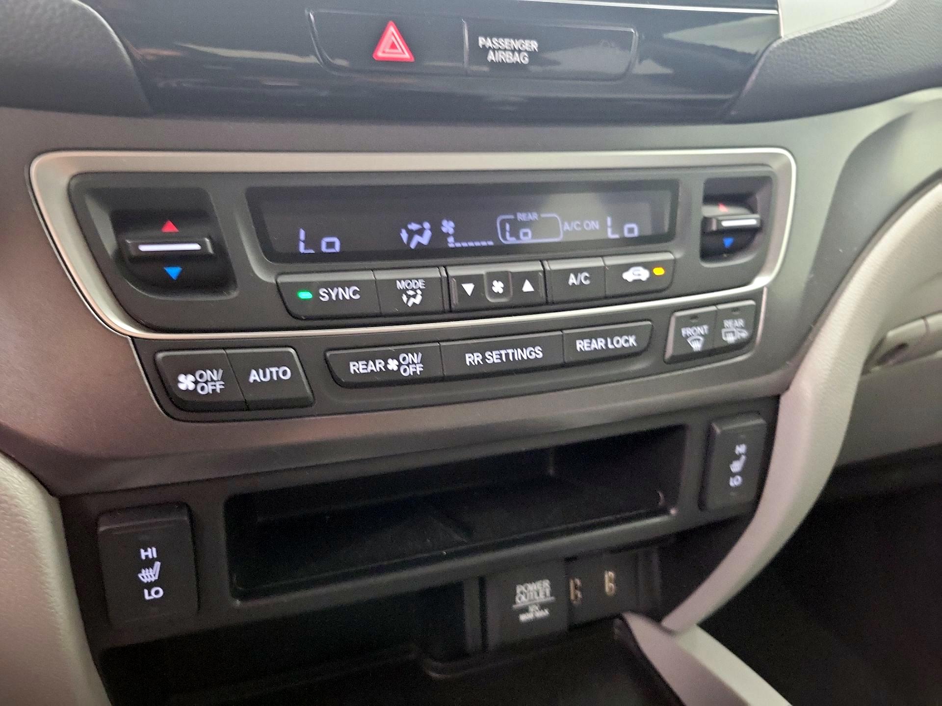 Thumbnail: 2017 Honda Pilot - 16