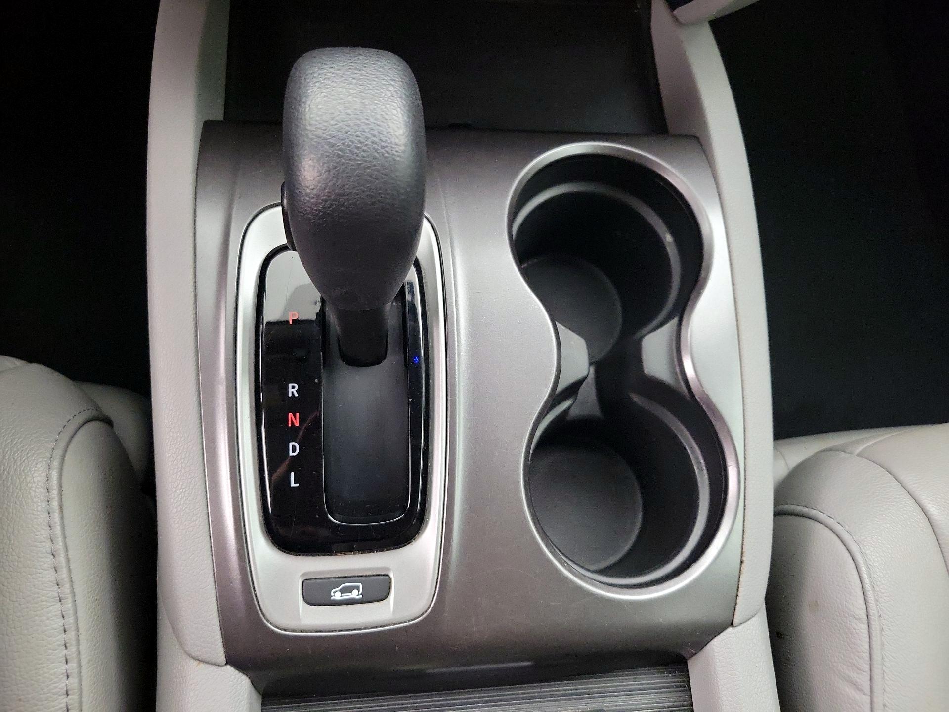Thumbnail: 2017 Honda Pilot - 17