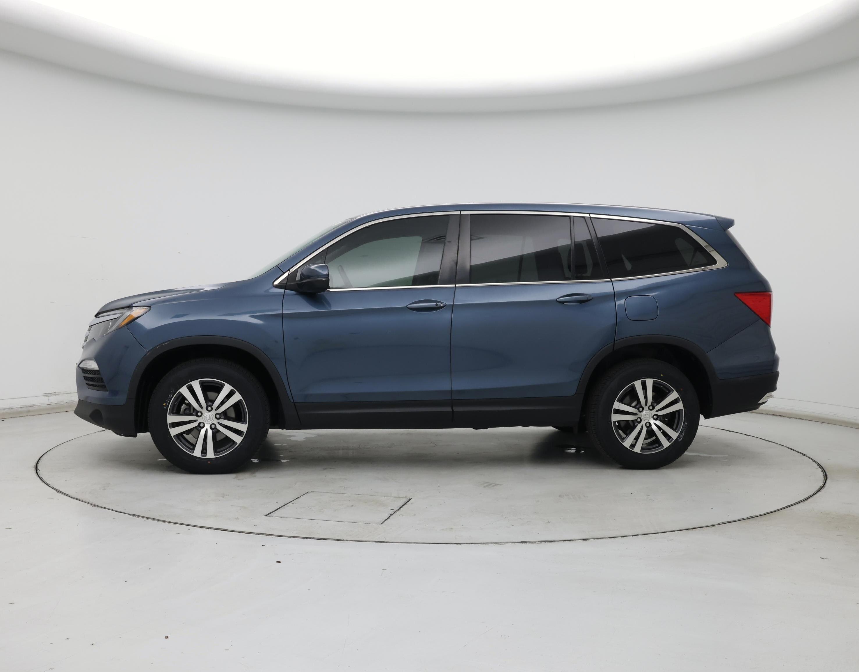 Thumbnail: 2017 Honda Pilot - 3