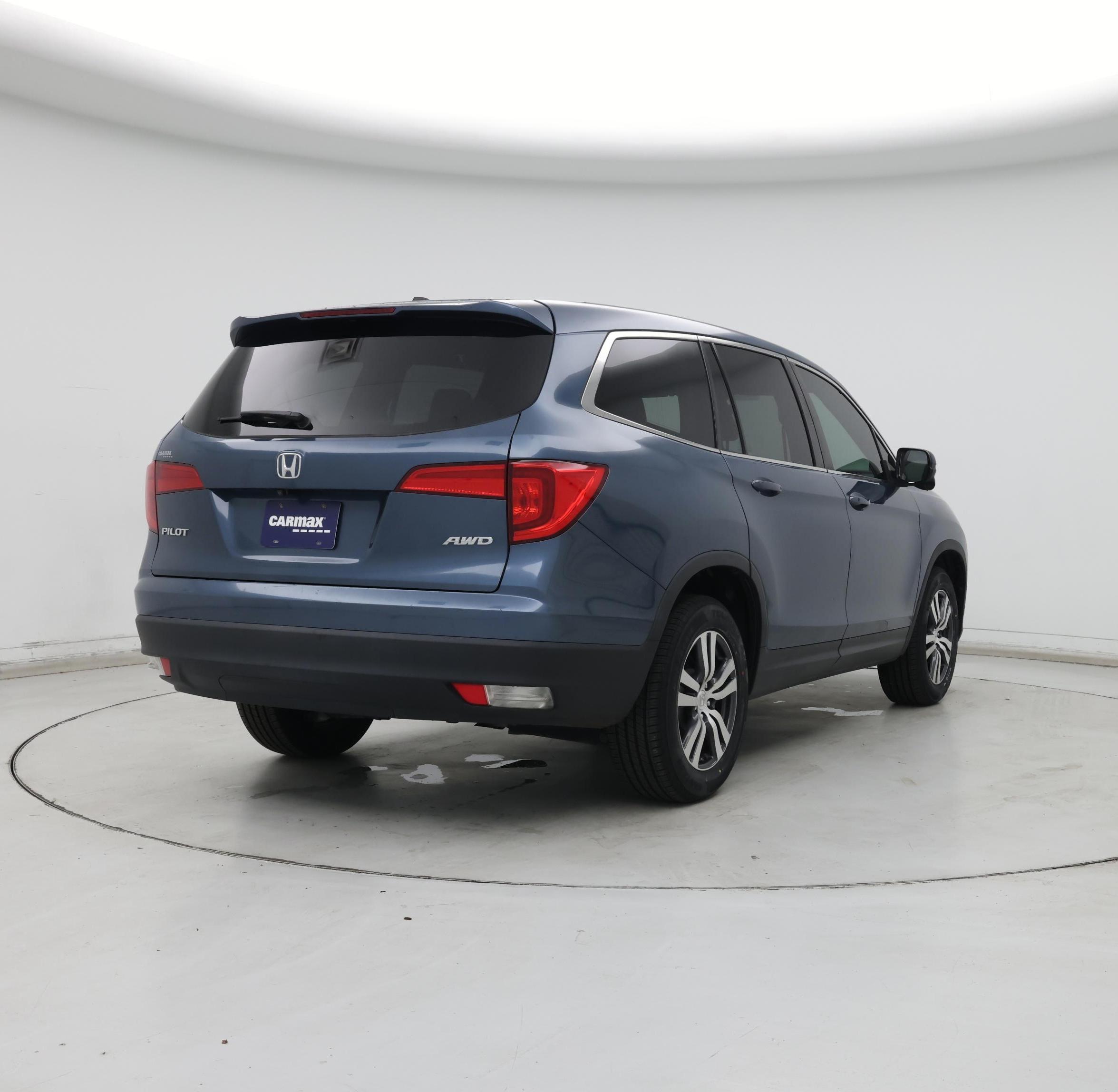 Thumbnail: 2017 Honda Pilot - 8