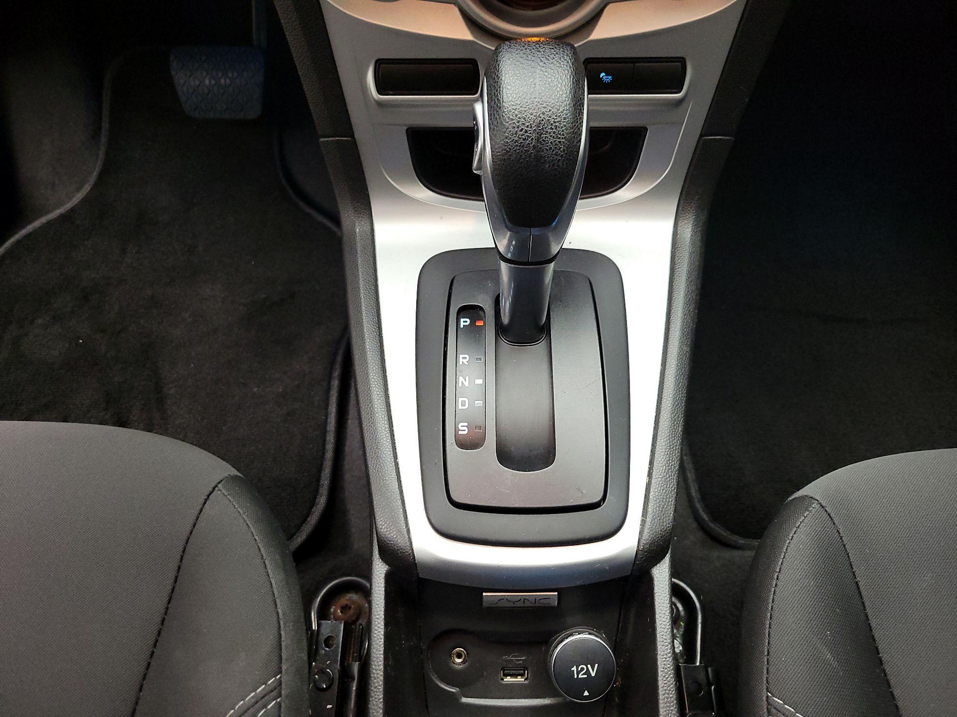 Thumbnail: 2016 Ford Fiesta - 16