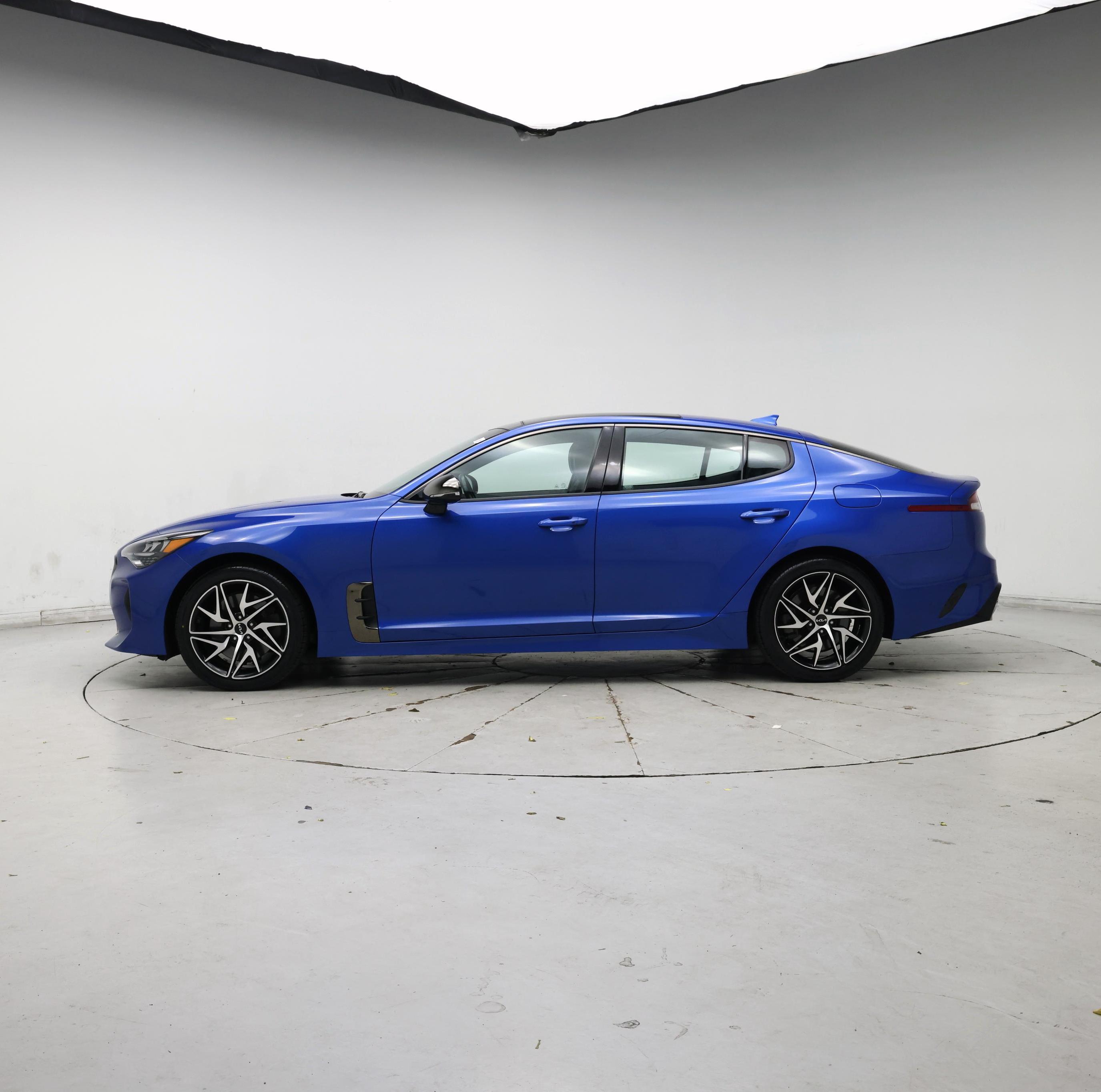 Thumbnail: 2022 Kia Stinger - 3