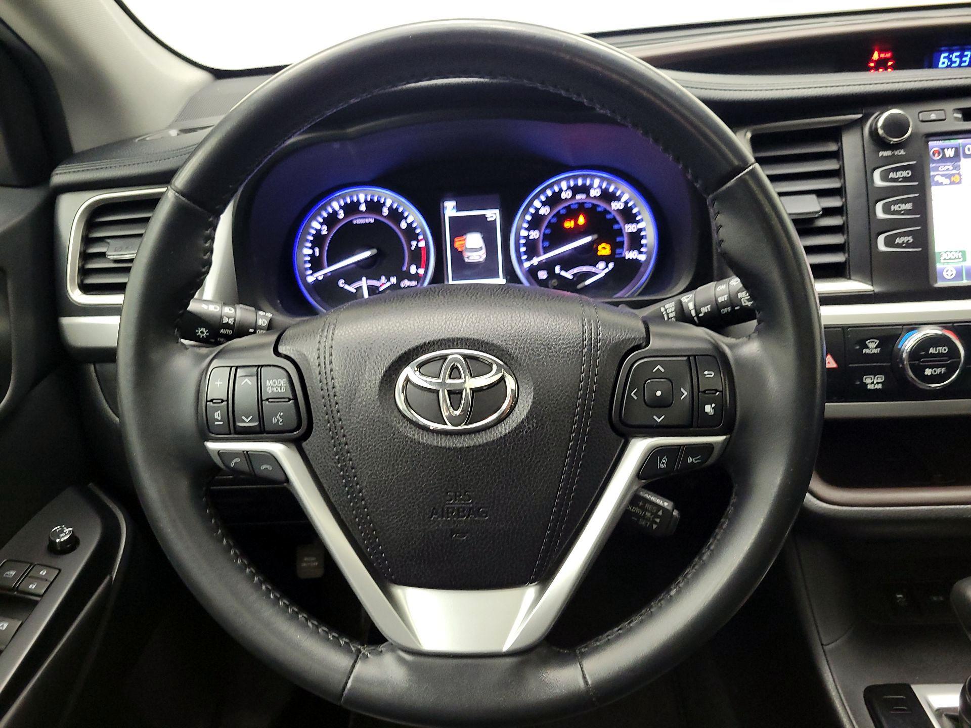 Thumbnail: 2019 Toyota Highlander - 10