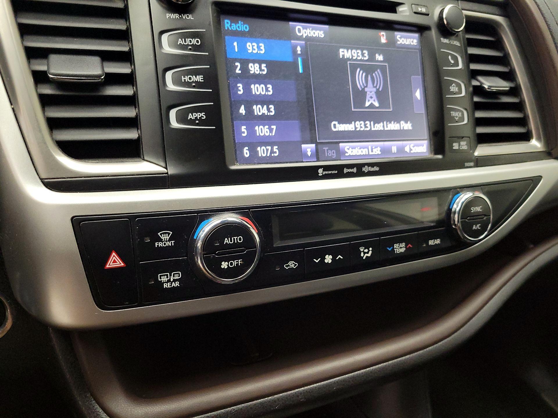 Thumbnail: 2019 Toyota Highlander - 17