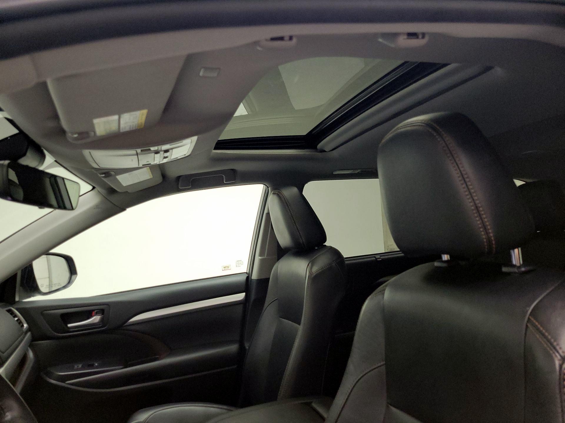 Thumbnail: 2019 Toyota Highlander - 20
