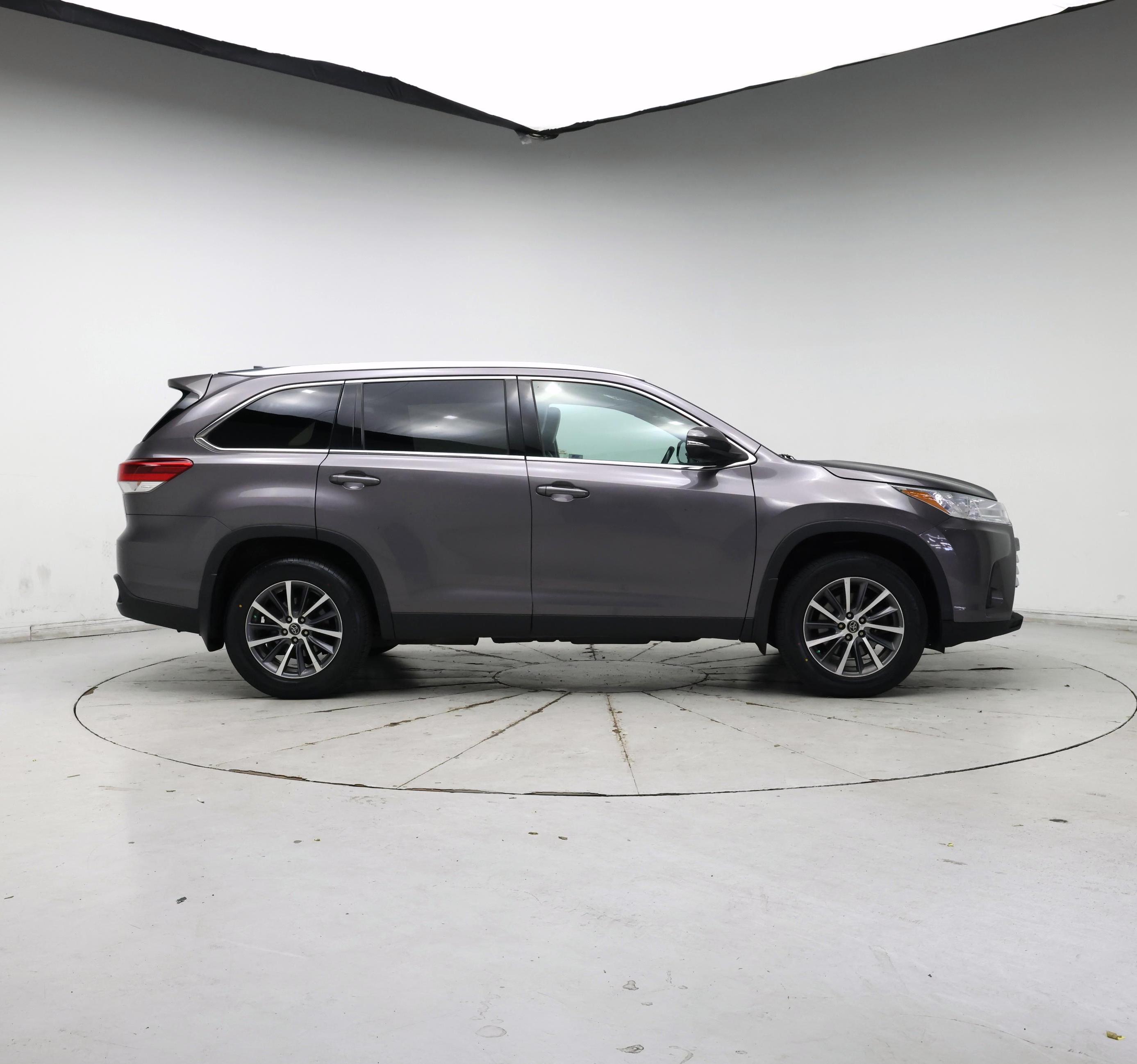 Thumbnail: 2019 Toyota Highlander - 7